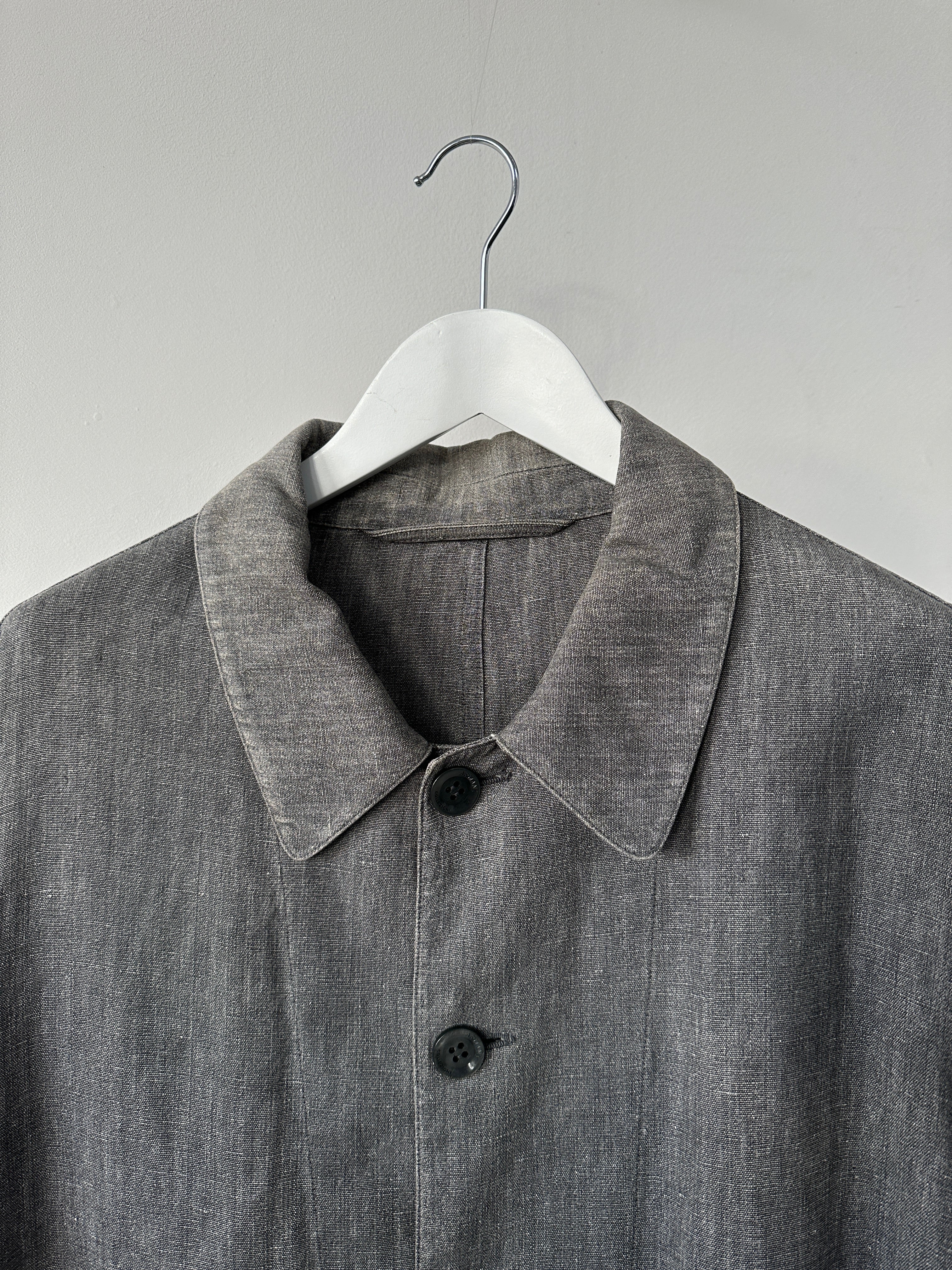 Armani Collezioni relaxed pure linen bomber jacket in XL, featuring a casual fit and lightweight fabric for stylish comfort.