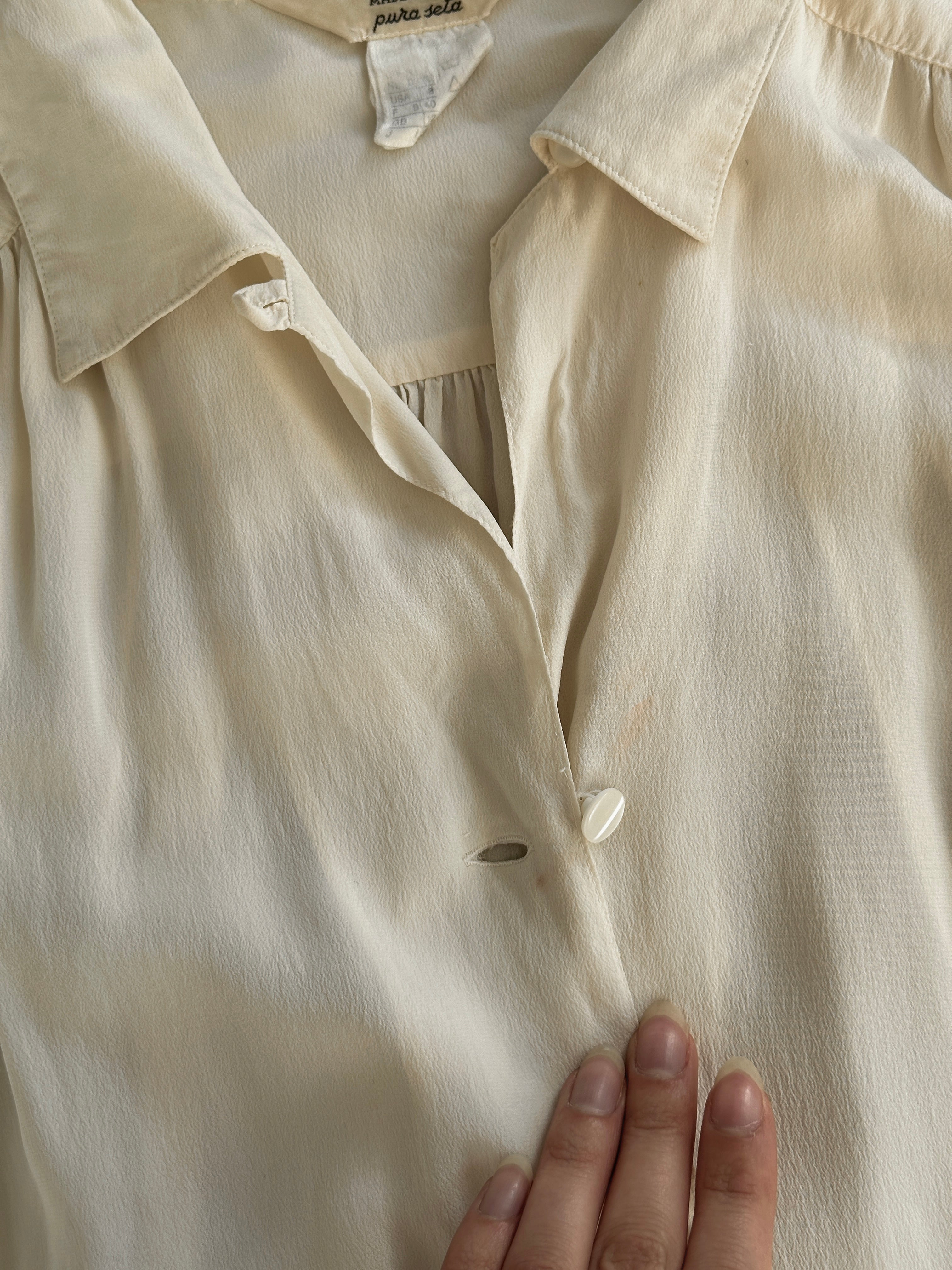 Marella Circa 90s pure silk pleated shirt in size L, featuring a classic button-up design with a sleek, elegant look.