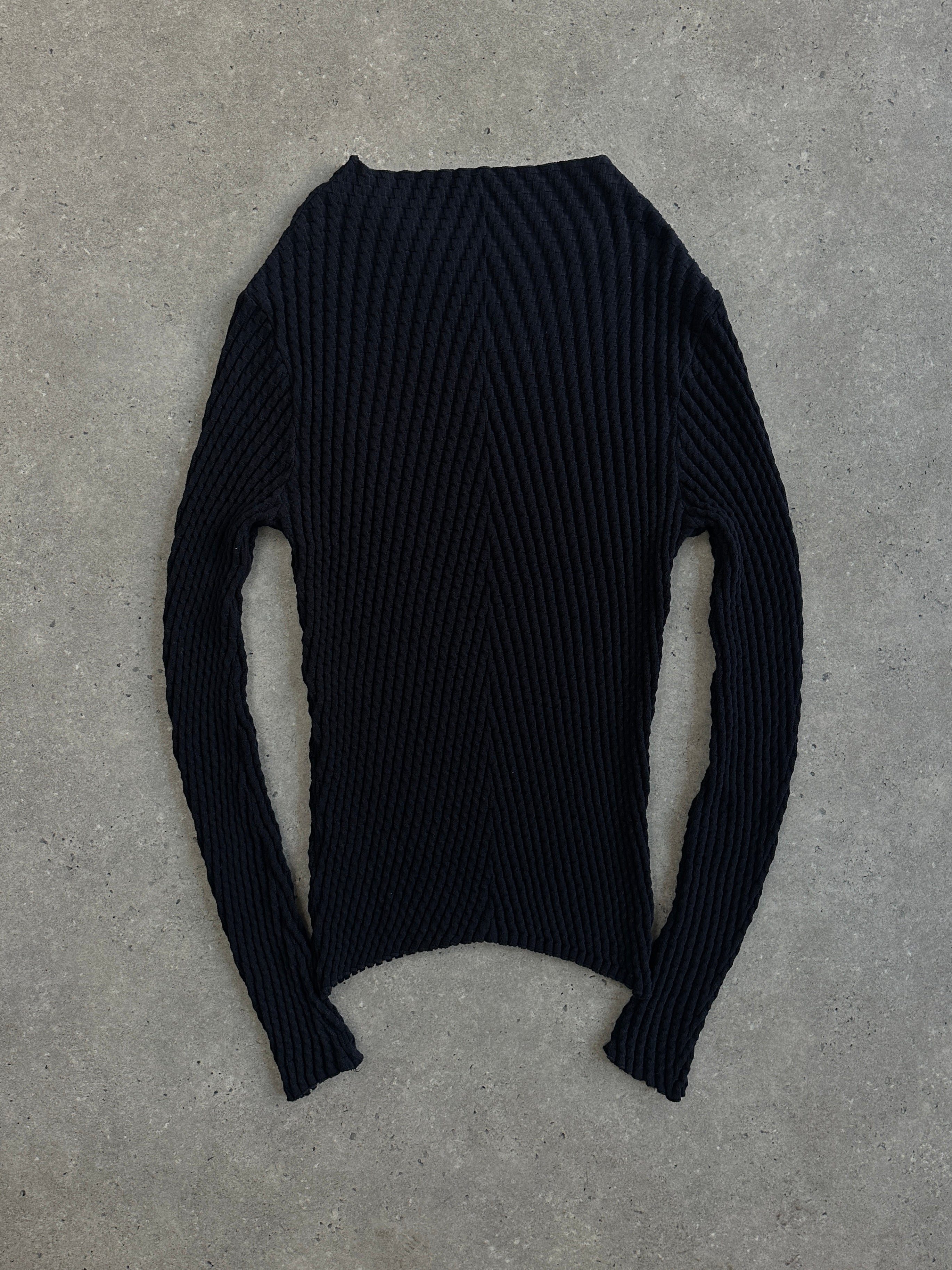 Emporio Armani textured pure cotton knit jumper in size large/extra large, featuring a classic 2000s style with a cozy fit.