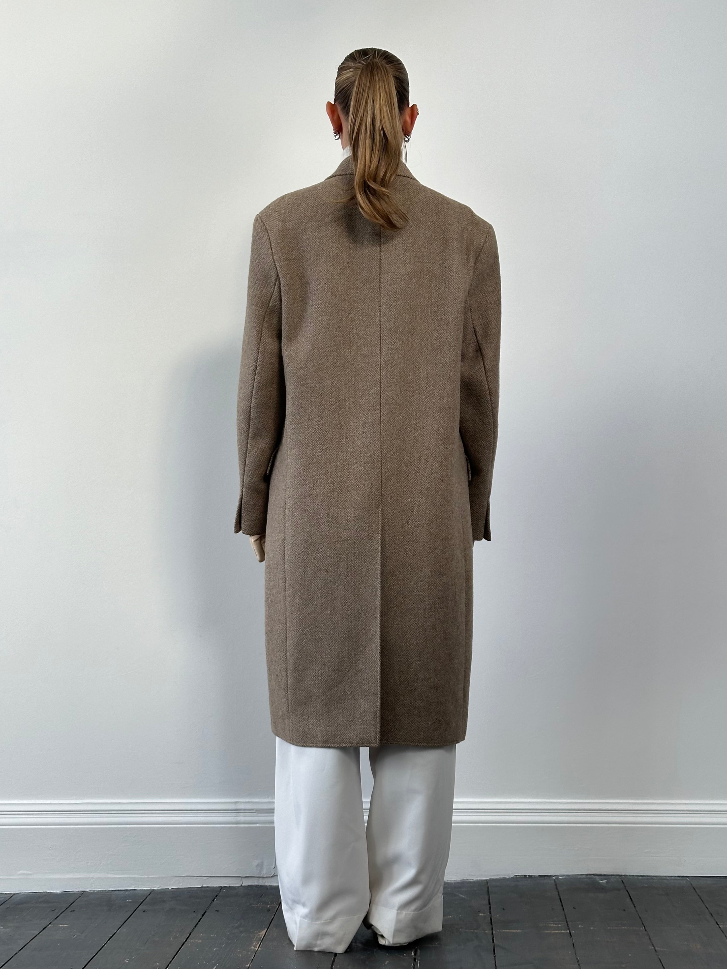 Vintage wool herringbone double-breasted coat in XL style, featuring classic design and tailored fit.