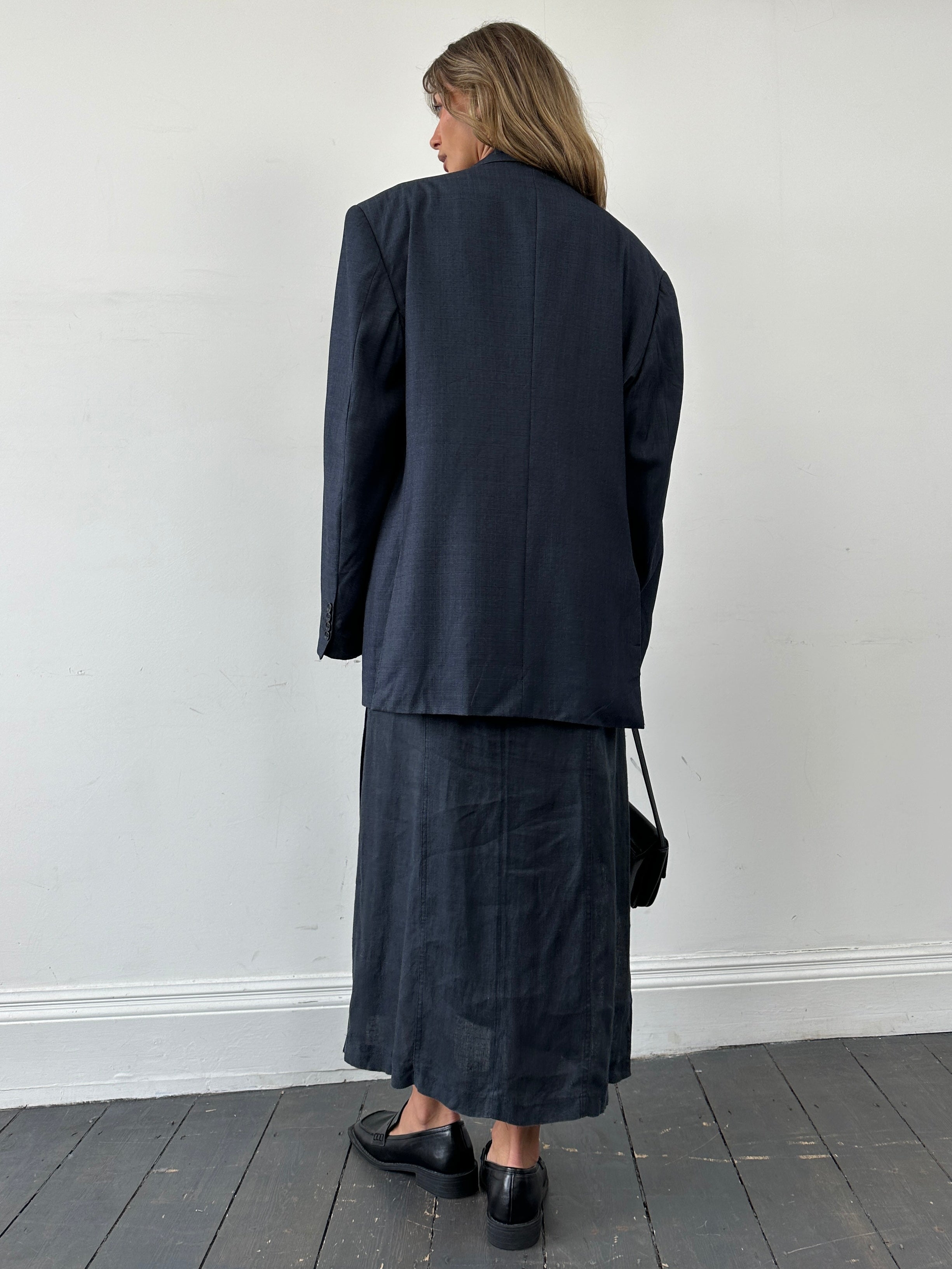 Vintage 1990s wool single-breasted blazer in size 48R/XXXL, classic tailored design with notch lapels and button closure.