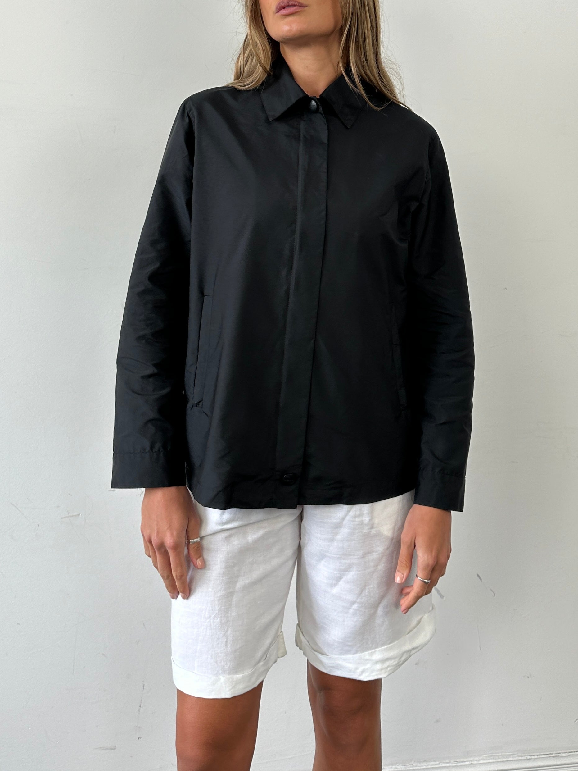 Max Mara Weekend concealed placket bomber jacket in size M, navy color, with ribbed cuffs and collar, front zip closure, and sleek design.