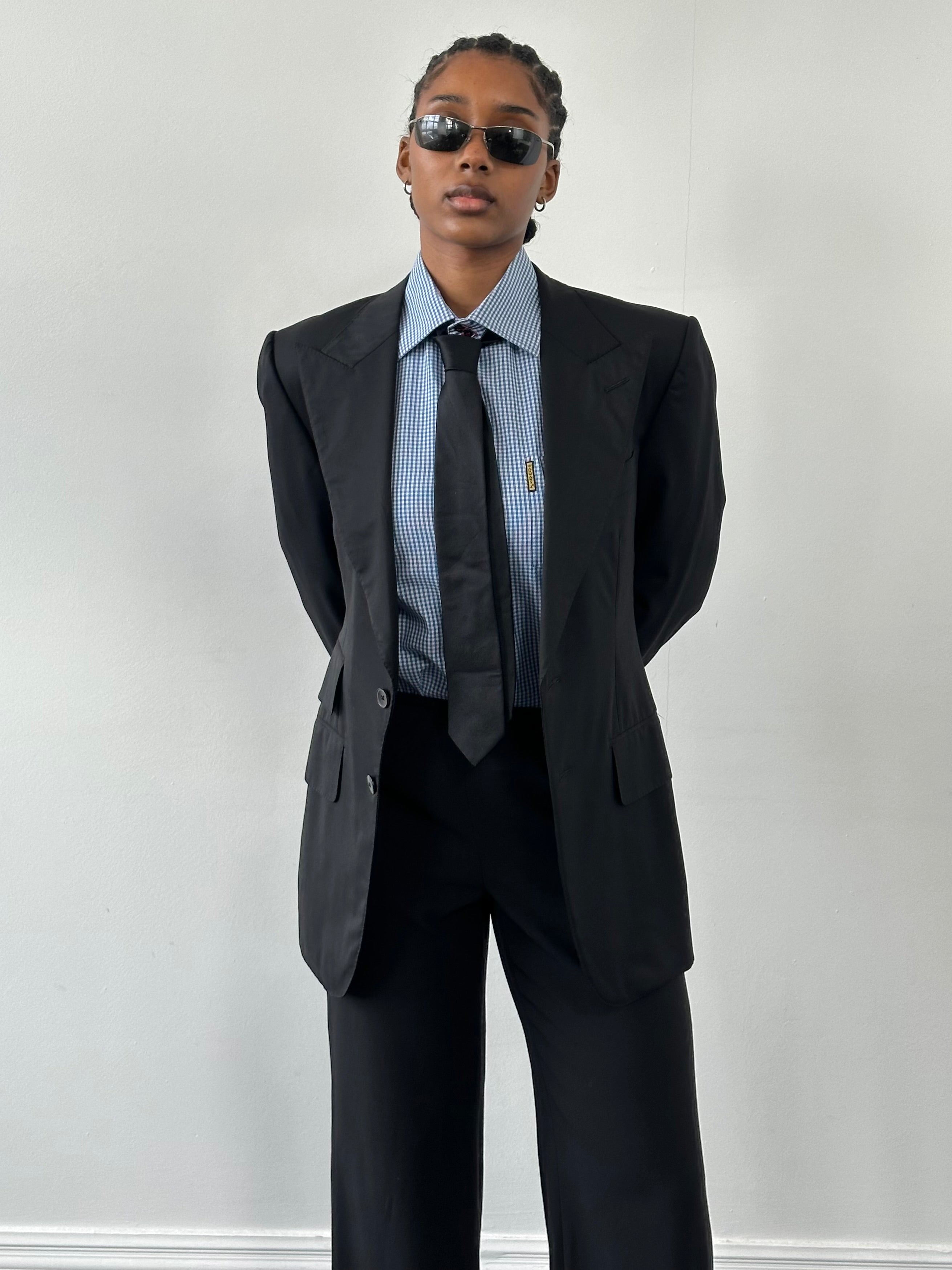 Gucci 1990s pure wool blazer with dagger collar in beige, size 38R/M, tailored fit, stylish vintage design.