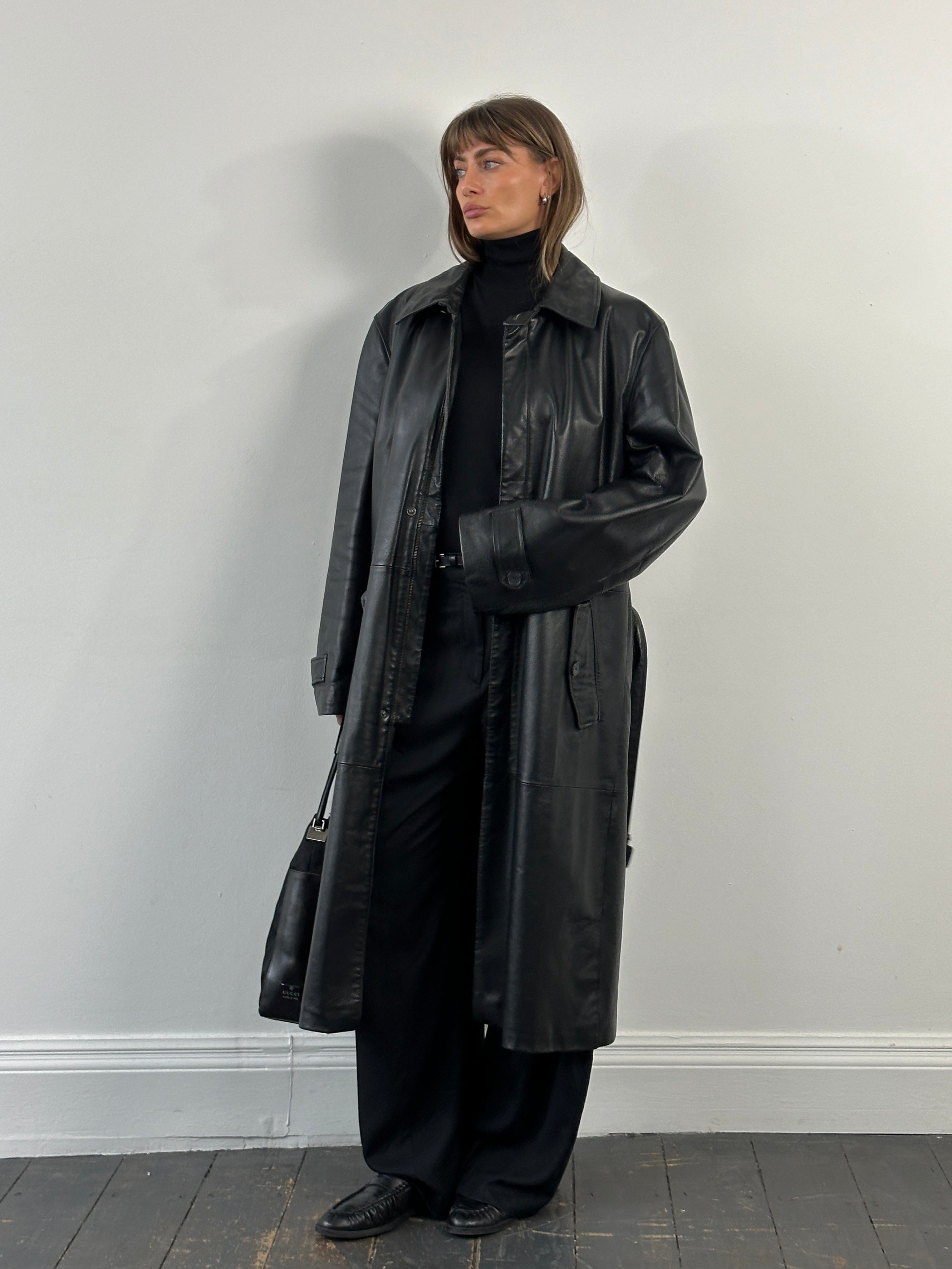 Conbipel 1990s leather belted trench coat in XL, stylish vintage leather jacket with classic design and belt detail.