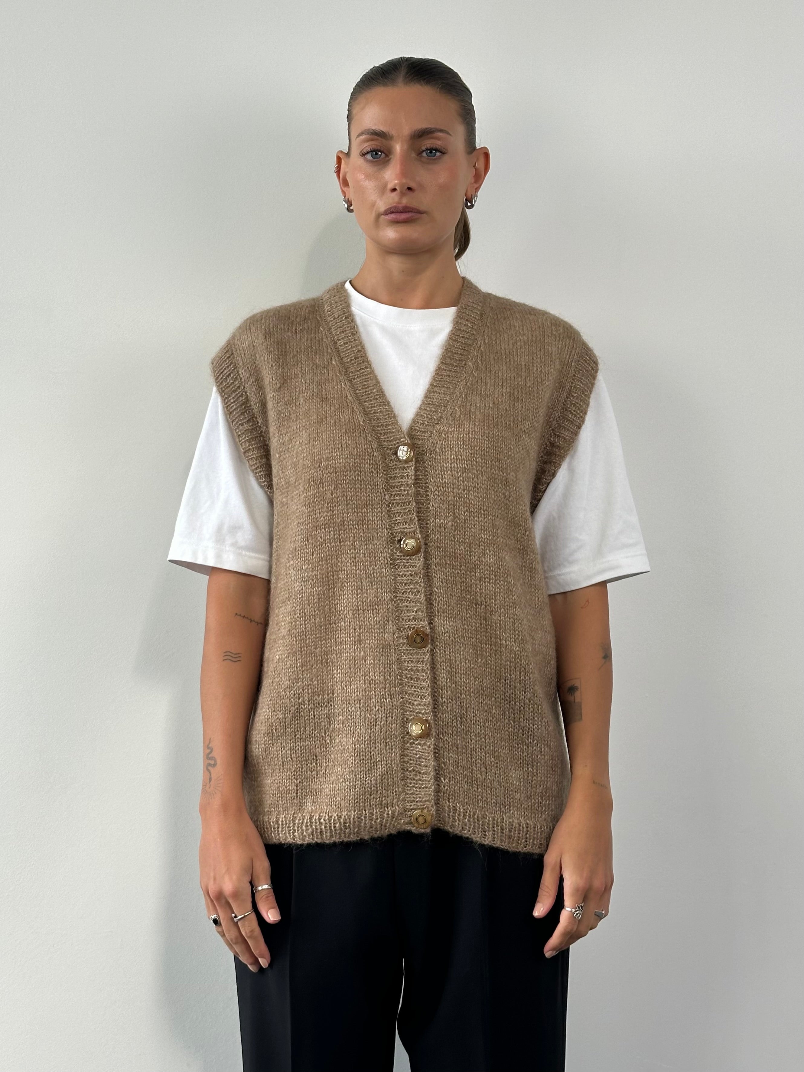 Vintage mohair sleeveless cardigan in size L, featuring a soft knit texture and classic design, displayed on a neutral background.