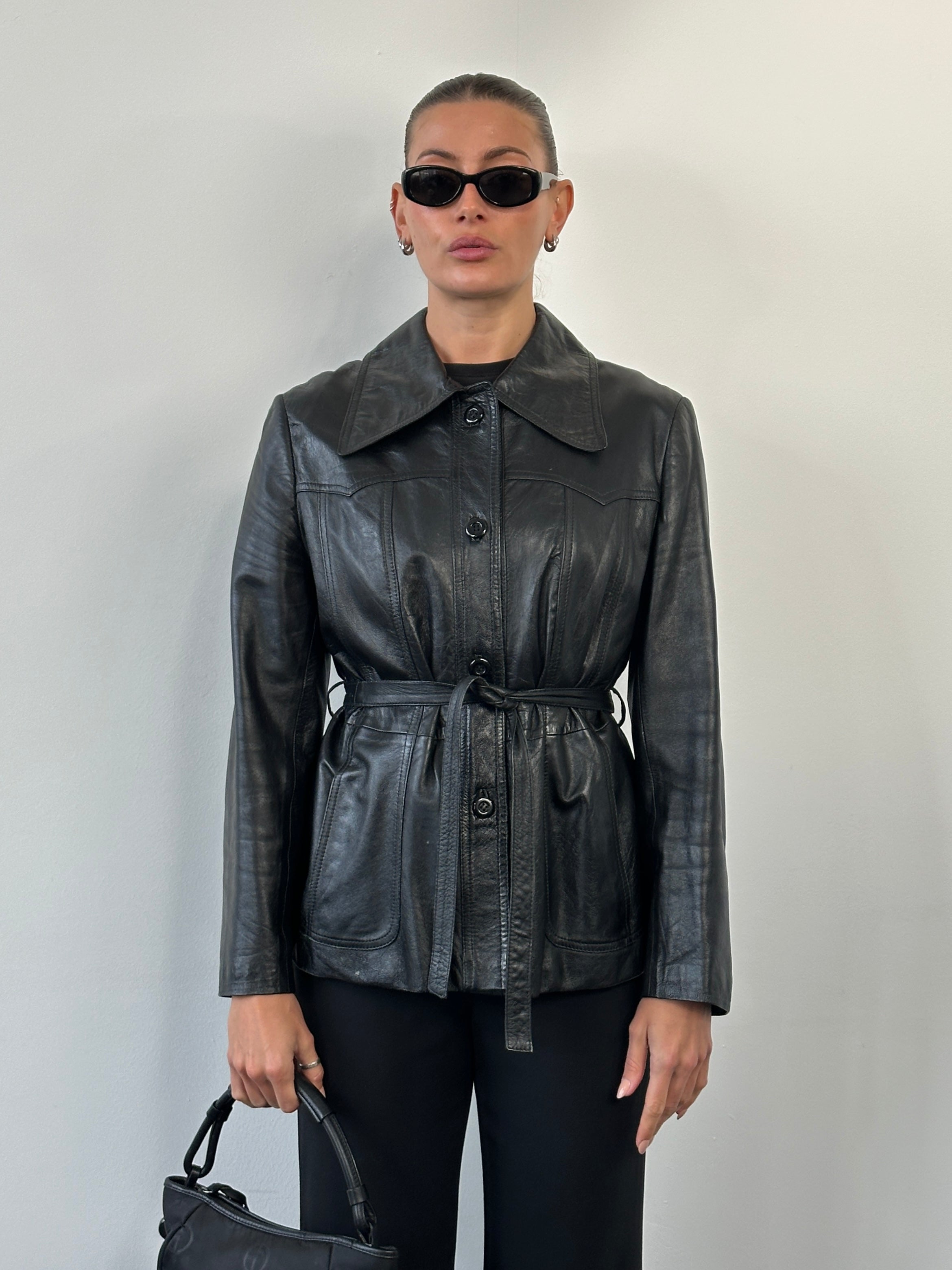 Vintage 1990s leather jacket with dagger collar and belt, size M, featuring classic distressed leather and retro style.