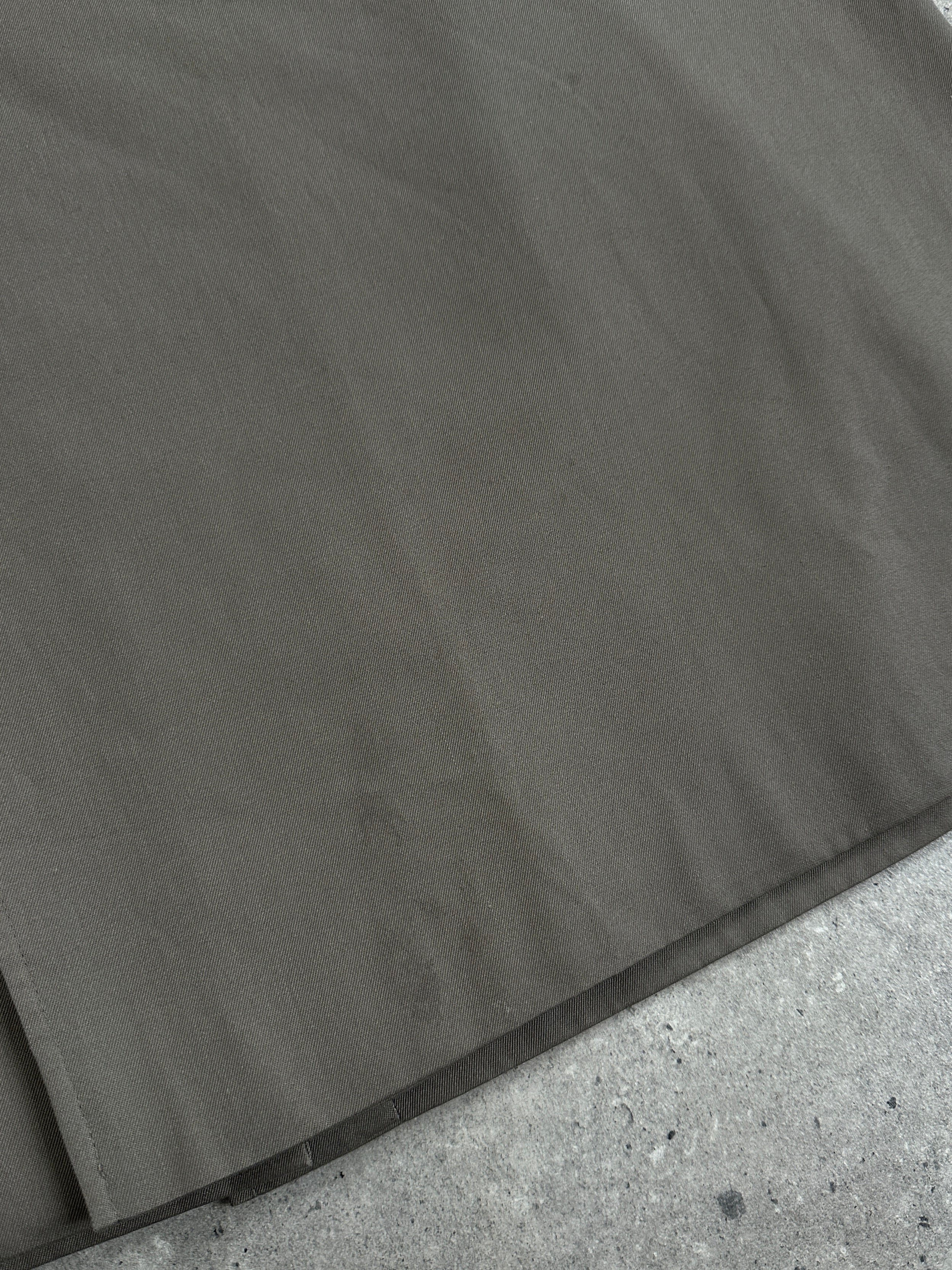 Aquascutum cotton trench coat with concealed placket, in XL size, featuring classic design and durable fabric.