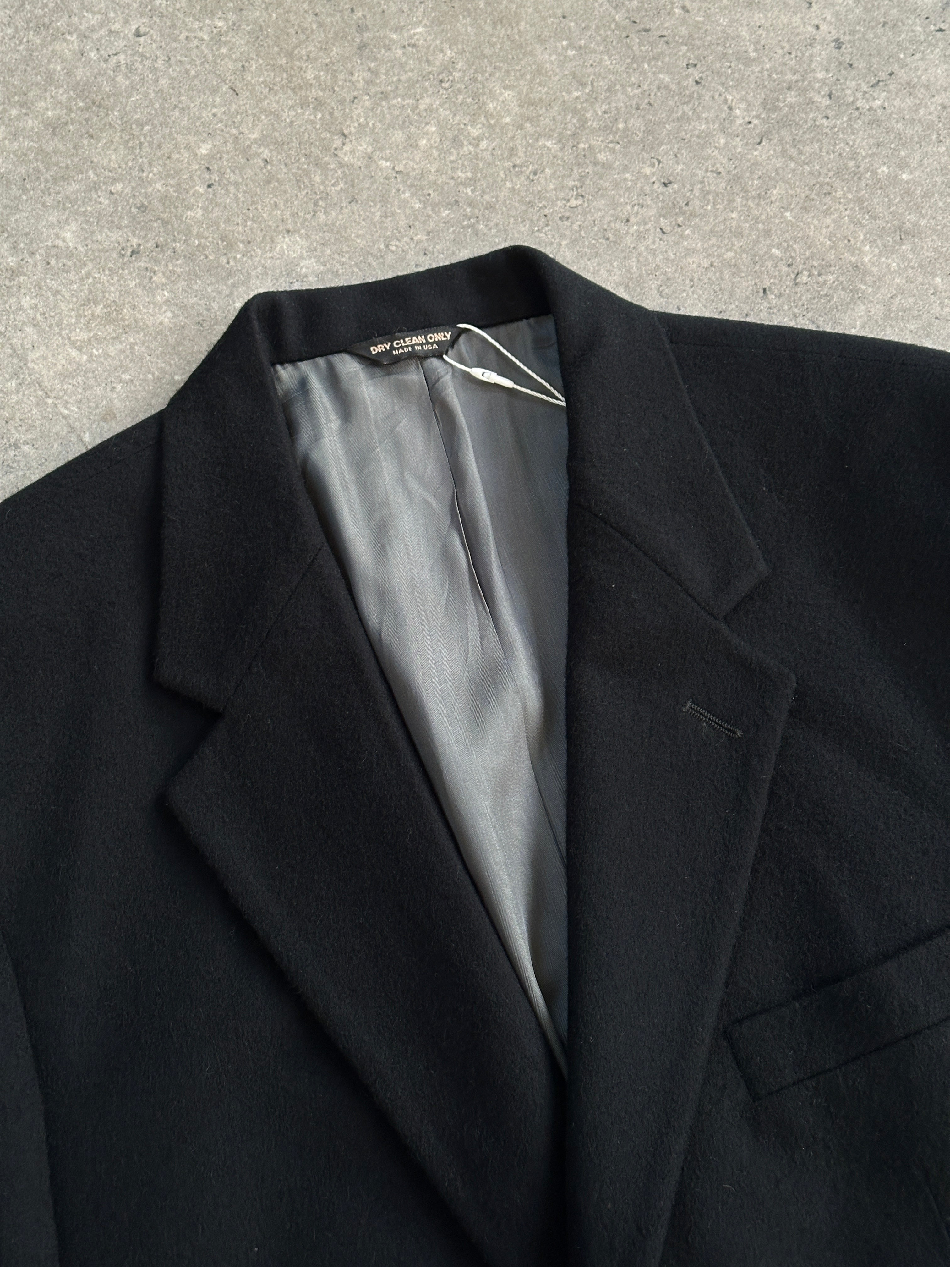 Vintage pure cashmere single-breasted blazer in XL, showcasing classic tailored fit and soft, luxurious fabric.