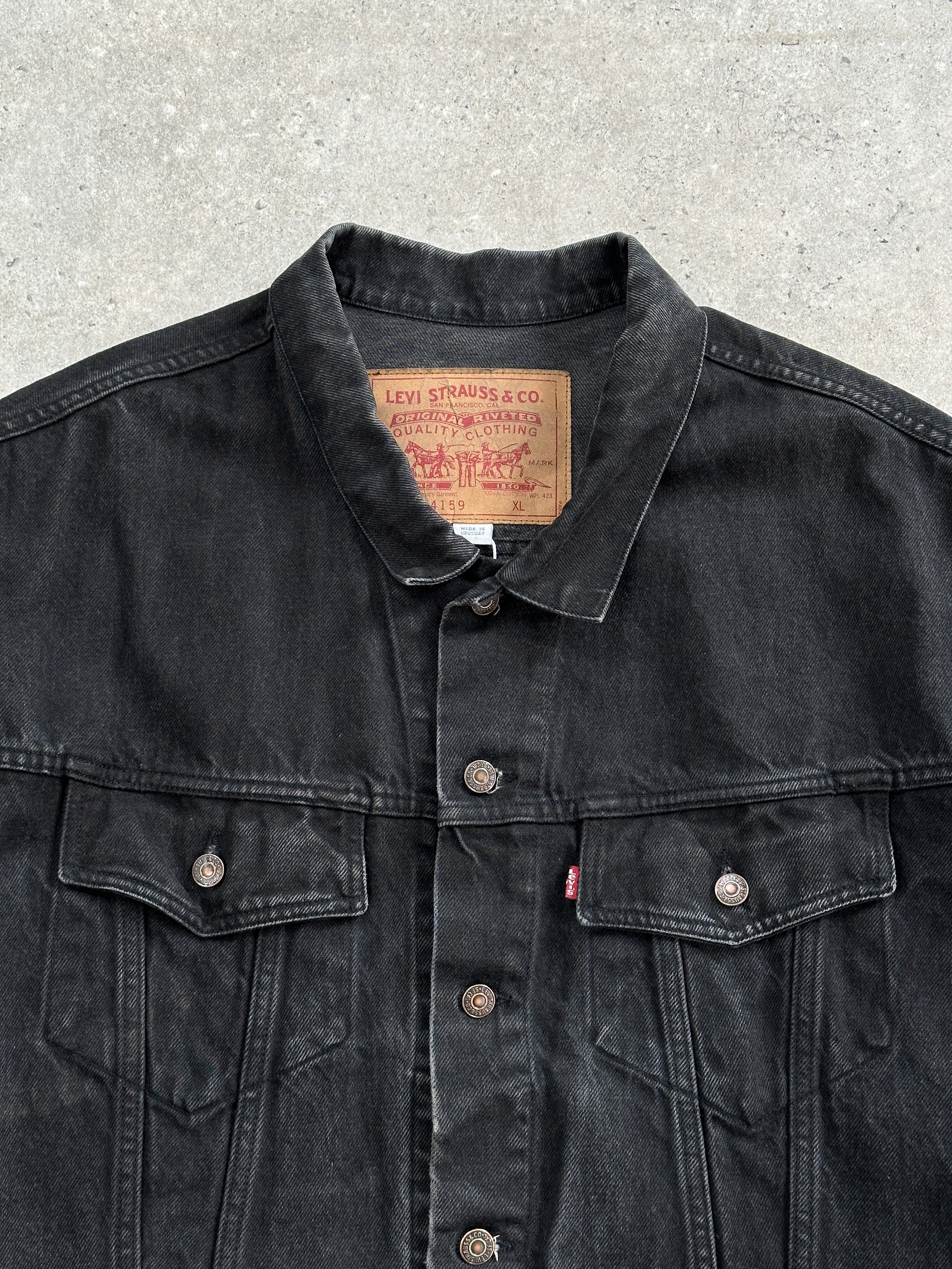 Levi’s 1990s washed denim jacket in XXL size, showcasing classic blue denim with button front and chest pockets.