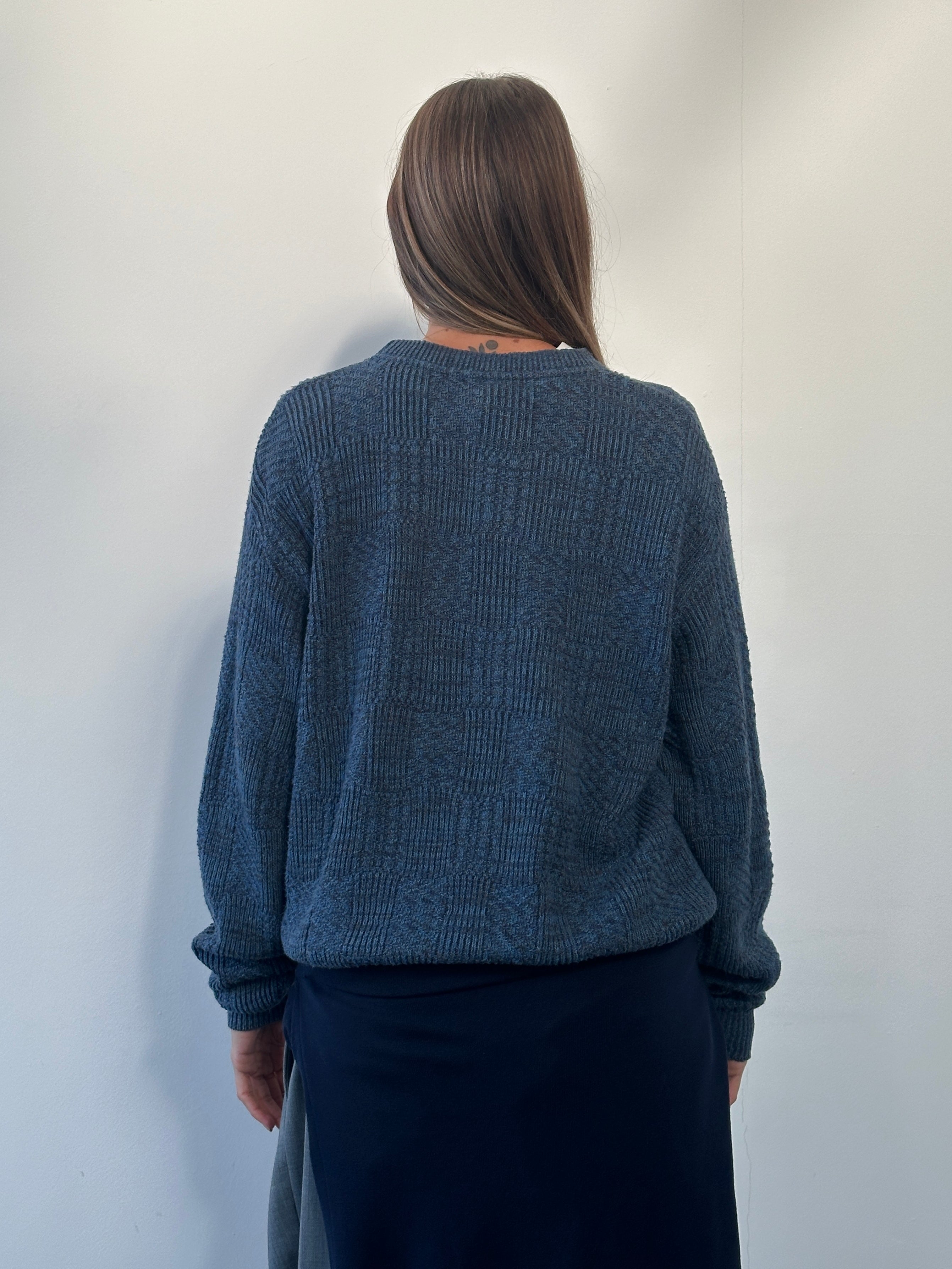 Oscar De La Renta 1990s textured cotton knitted jumper in size L/XL, showcasing a cozy, patterned knit design.