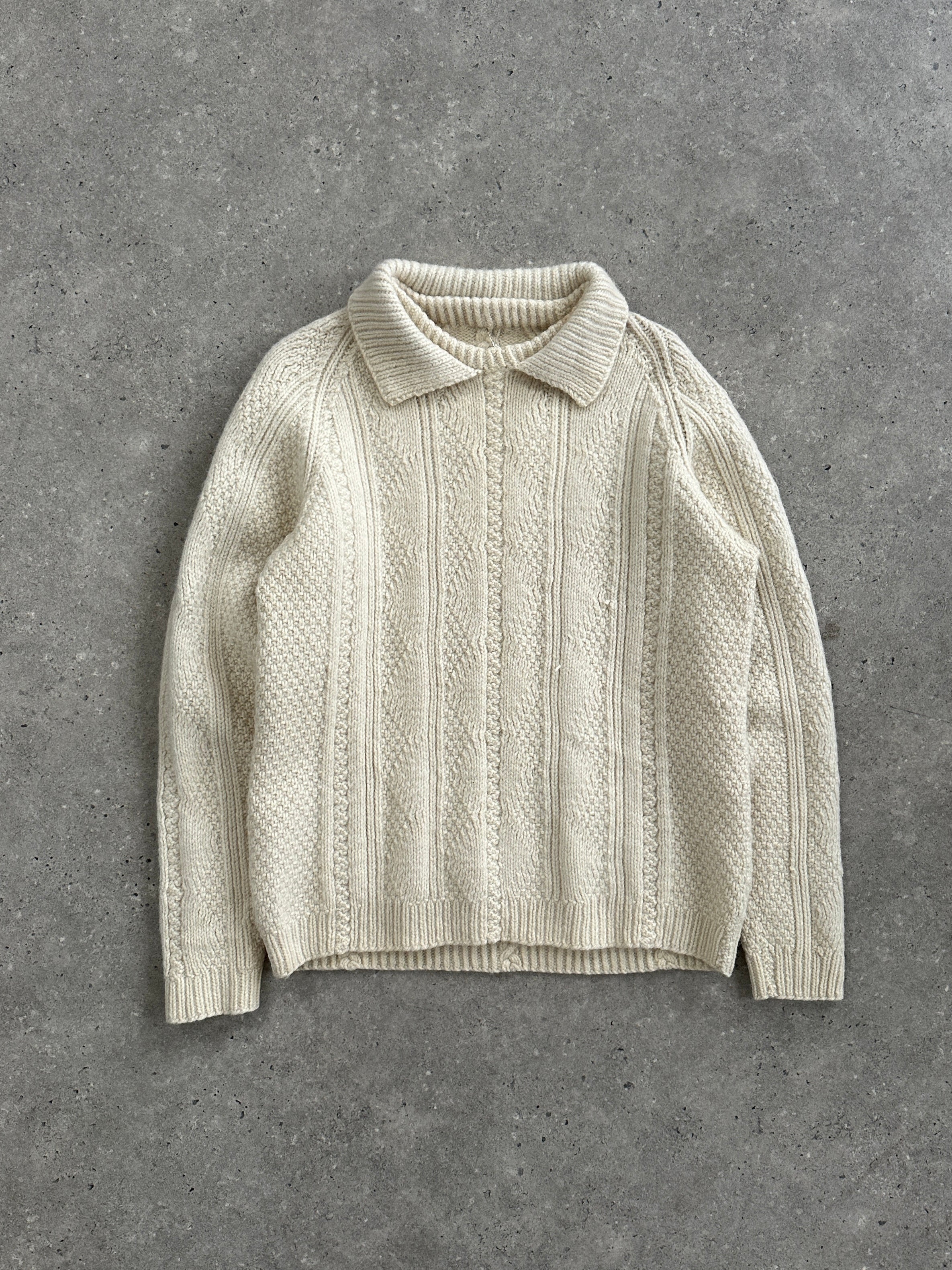 Vintage pure wool knitted jumper with a collar in size XS/S, featuring a cozy, classic design and textured knit pattern.