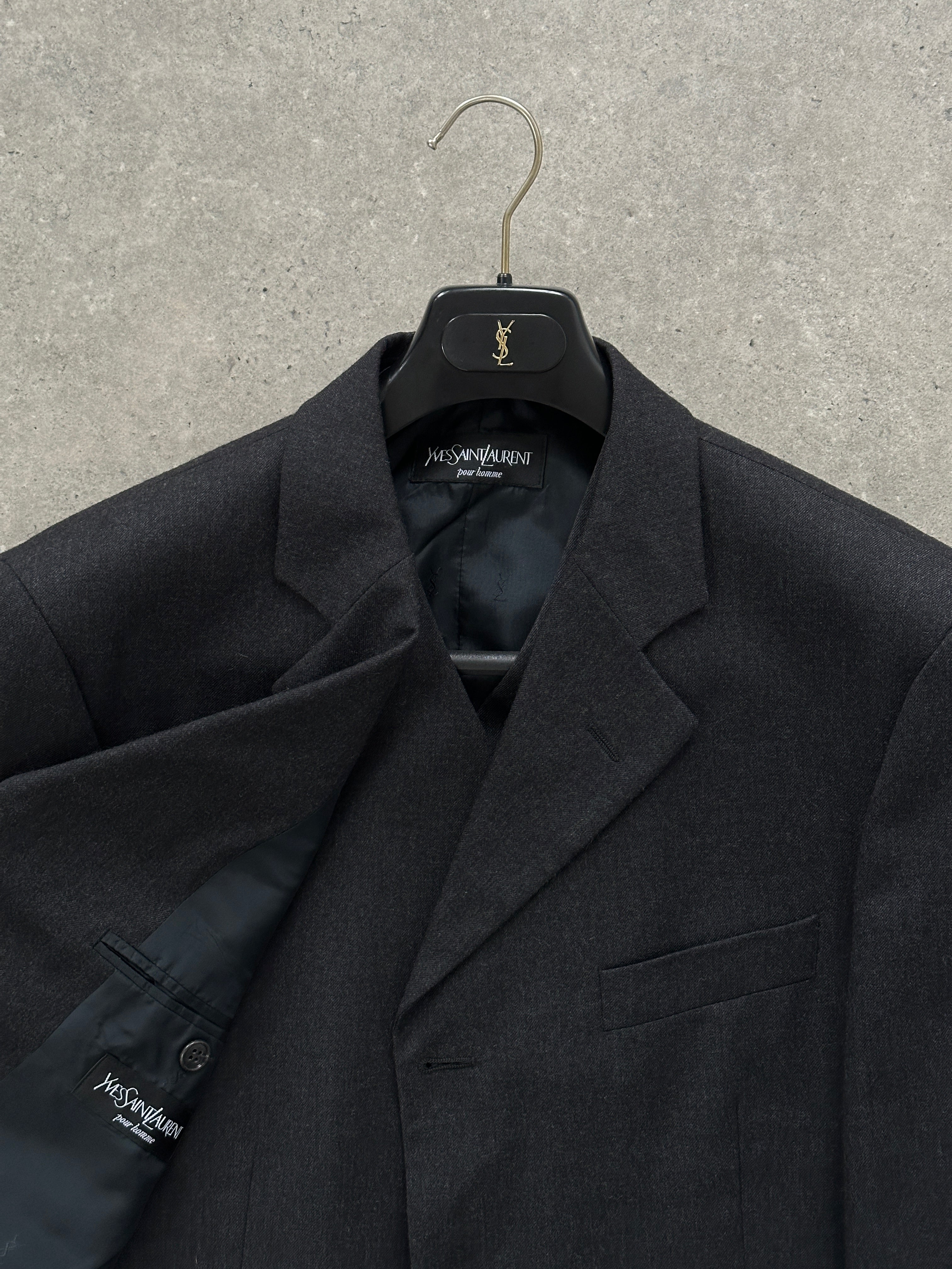Yves Saint Laurent Pour Homme pure wool blazer and trousers set in size 40S/L, tailored fit, navy blue, with lapel collar and front buttons.