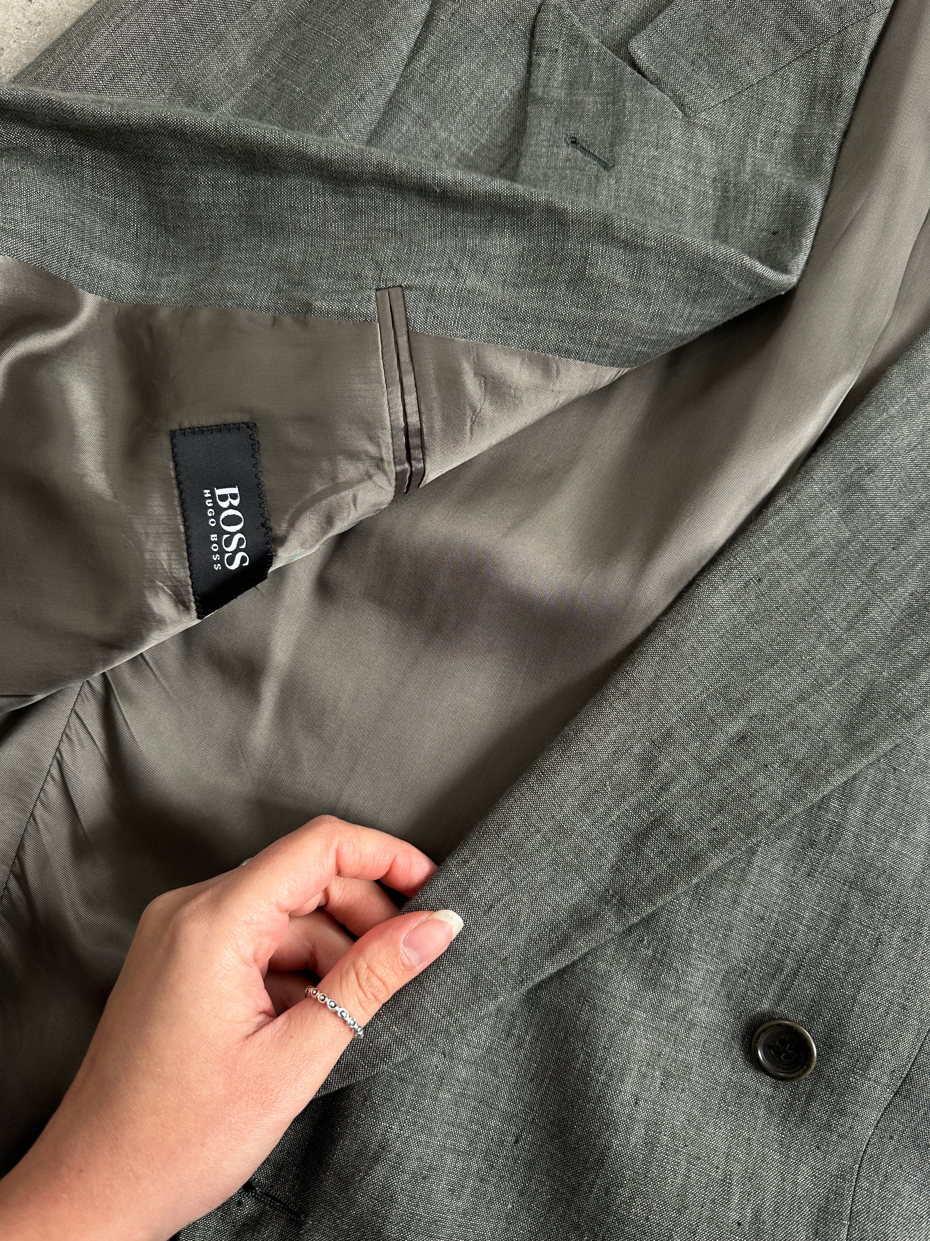 Hugo Boss Pure Linen double-breasted blazer with large lapels in size 40R/XL, shown in a tailored fit with classic design.