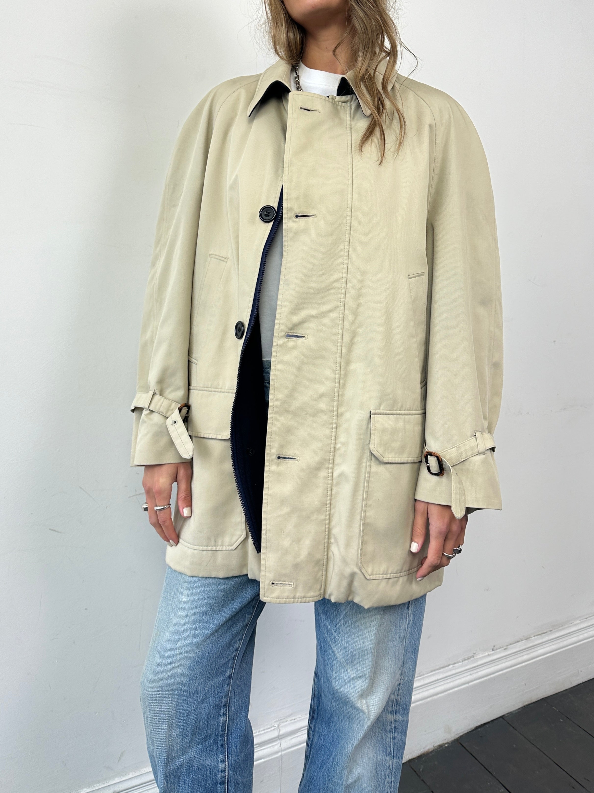 Aquascutum wool-lined mid-length coat in size XL, featuring a classic design with a button-front and tailored fit.