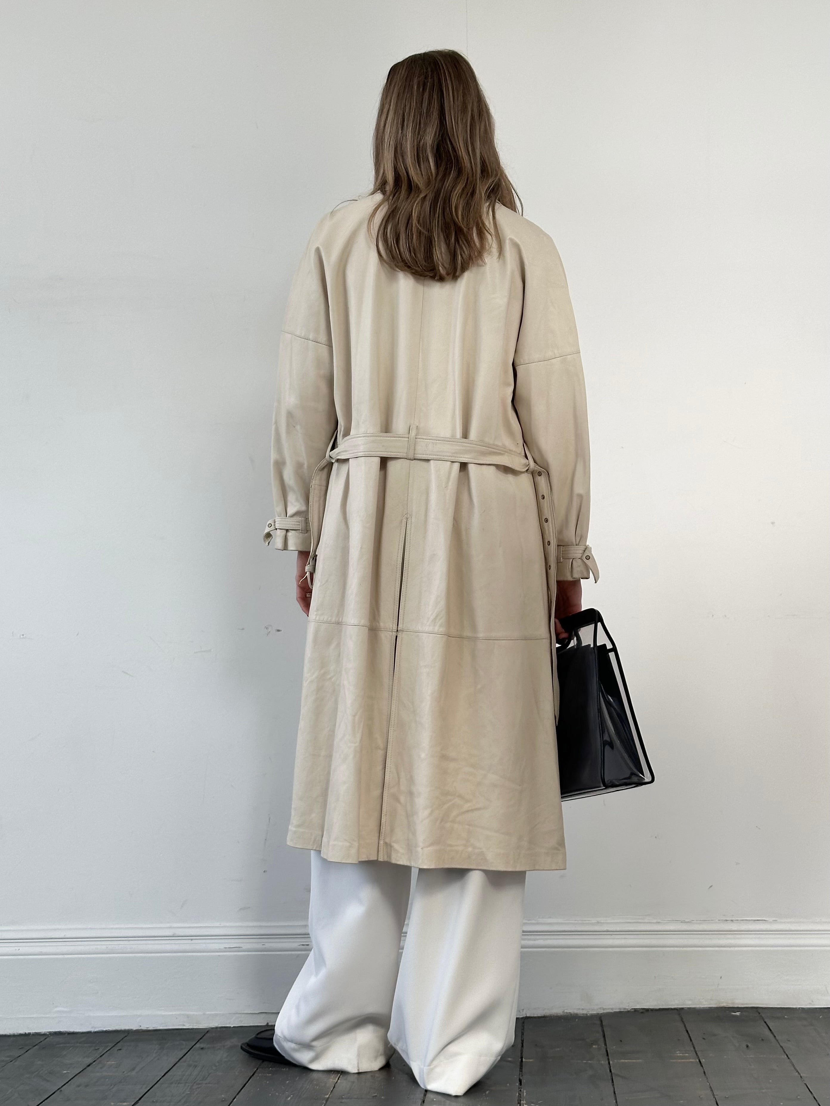 Vintage belted leather trench coat, medium/large size, stylish leather jacket with classic design and belt details.