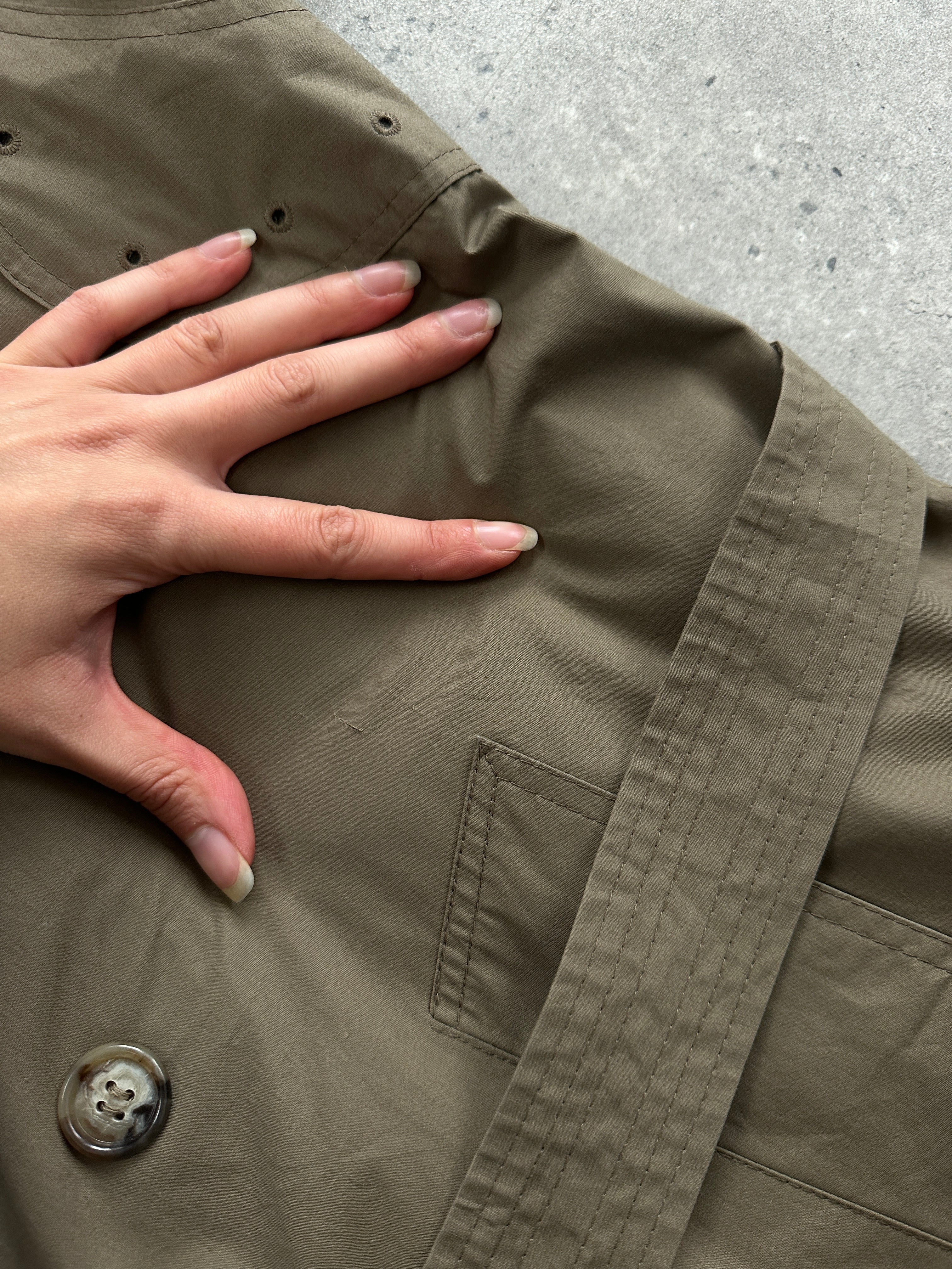 London Fog 1990s high neck double-breasted belted trench coat in XL, showcasing classic beige fabric and stylish design.
