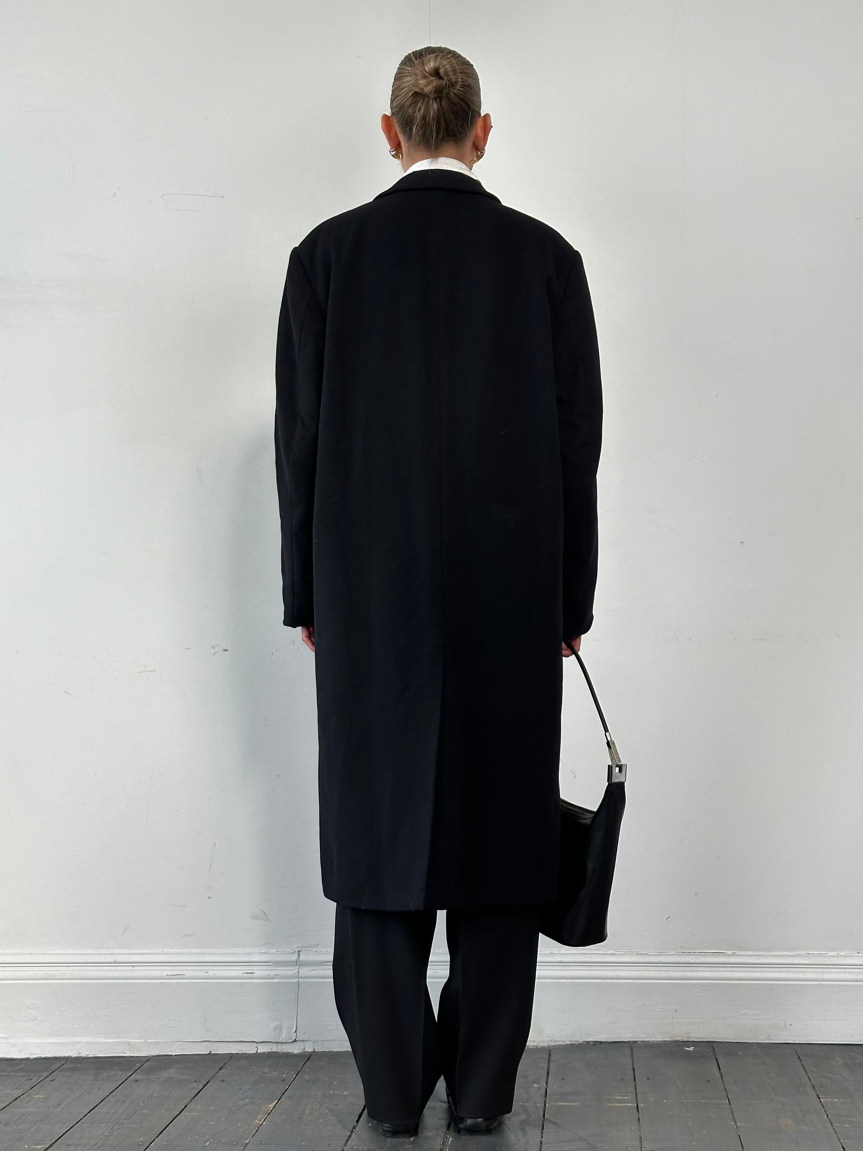 Pierre Cardin wool cashmere single-breasted coat in XL, stylish outerwear with a classic fit and elegant design.