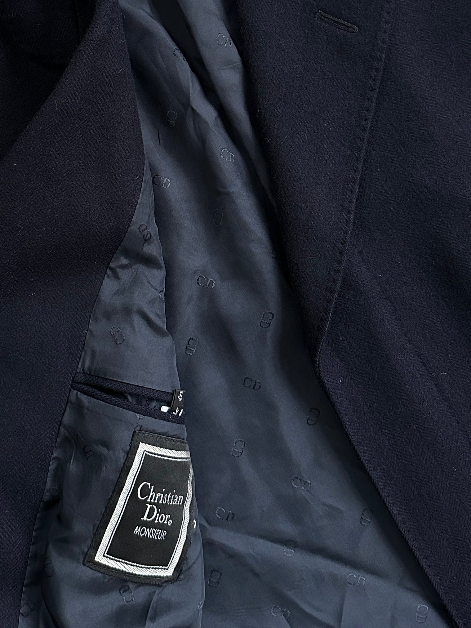 Christian Dior pure wool coat in XL with concealed placket, tailored and stylish outerwear for cold weather.