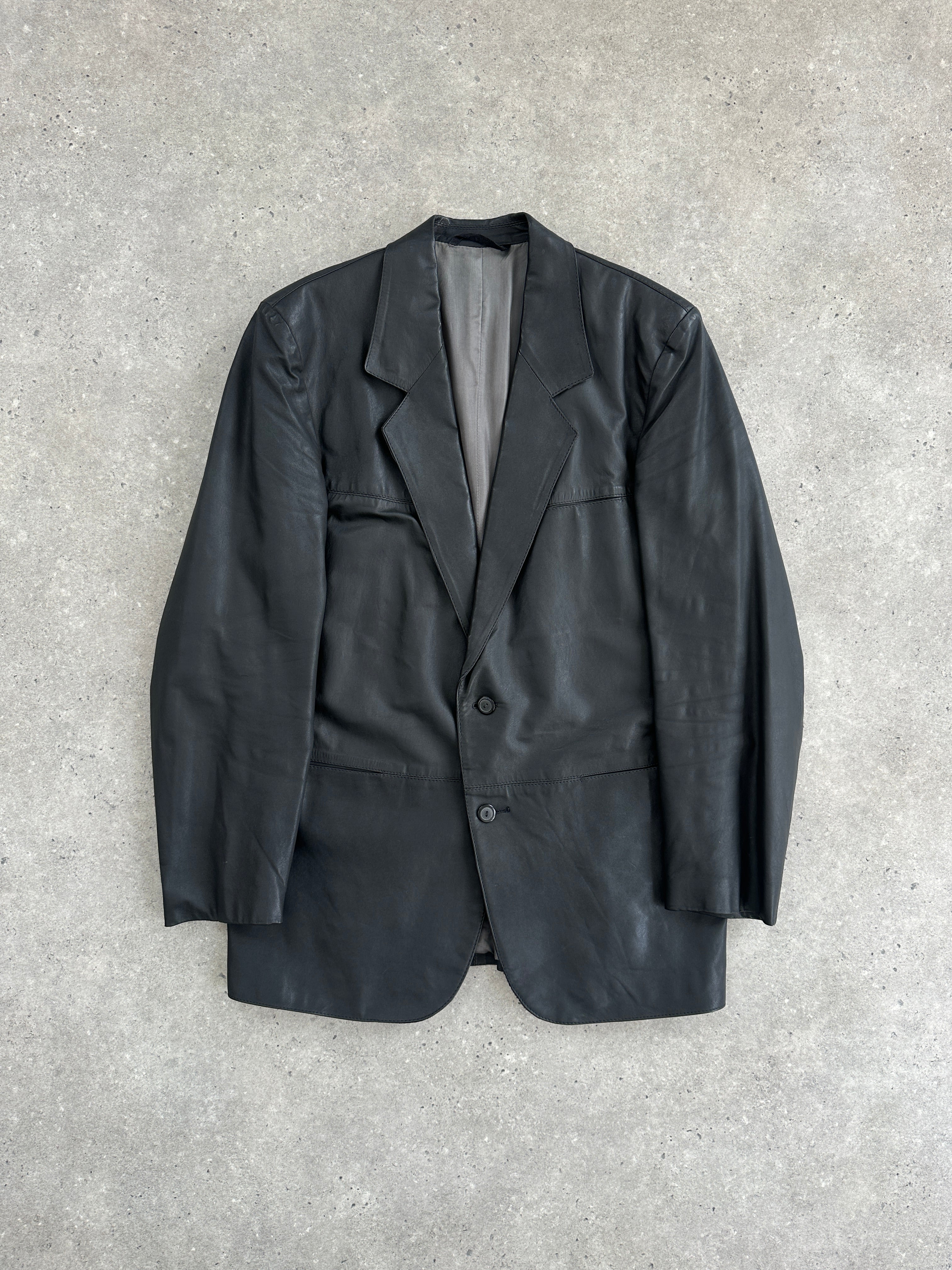 Vintage leather blazer jacket in size L/XL, featuring classic design and rich leather texture, ideal for stylish, timeless fashion.