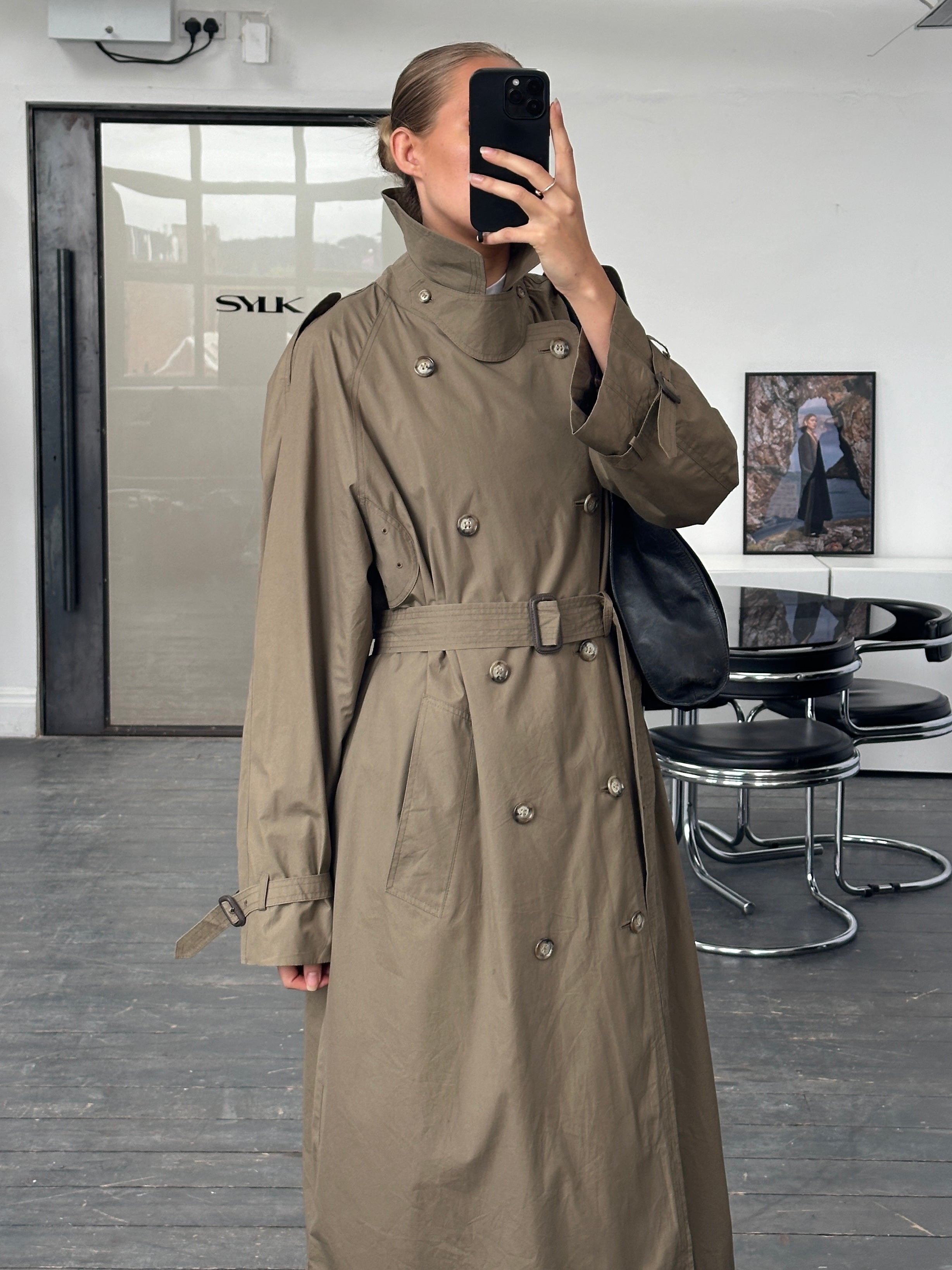 London Fog 1990s high-neck double-breasted belted trench coat in XL, stylish and classic women’s outerwear with a timeless design.