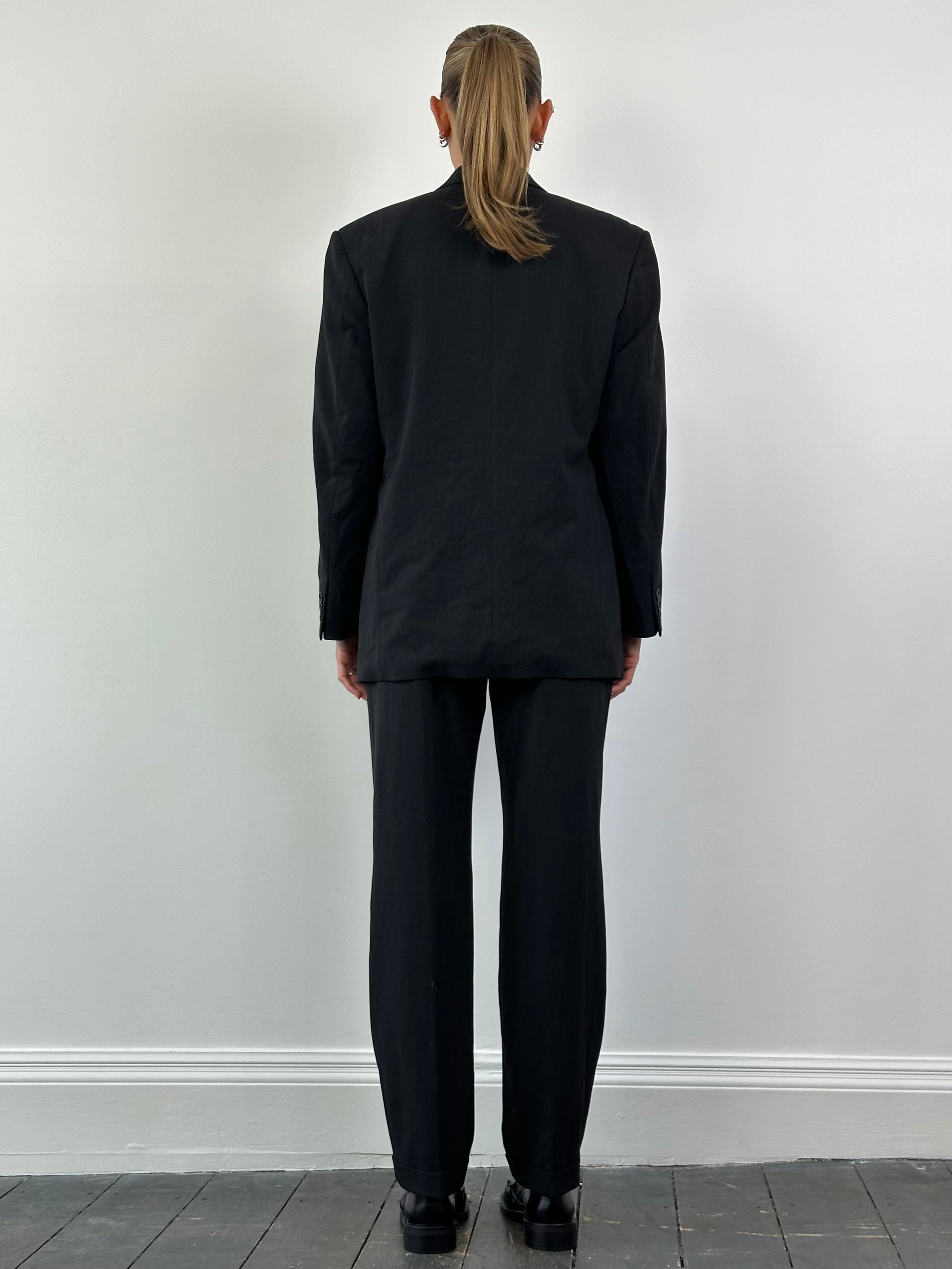 Pierre Balmain 1990s wool three-piece suit, tailored fit, in size 36R/W30, featuring classic lapels and detailed stitching.