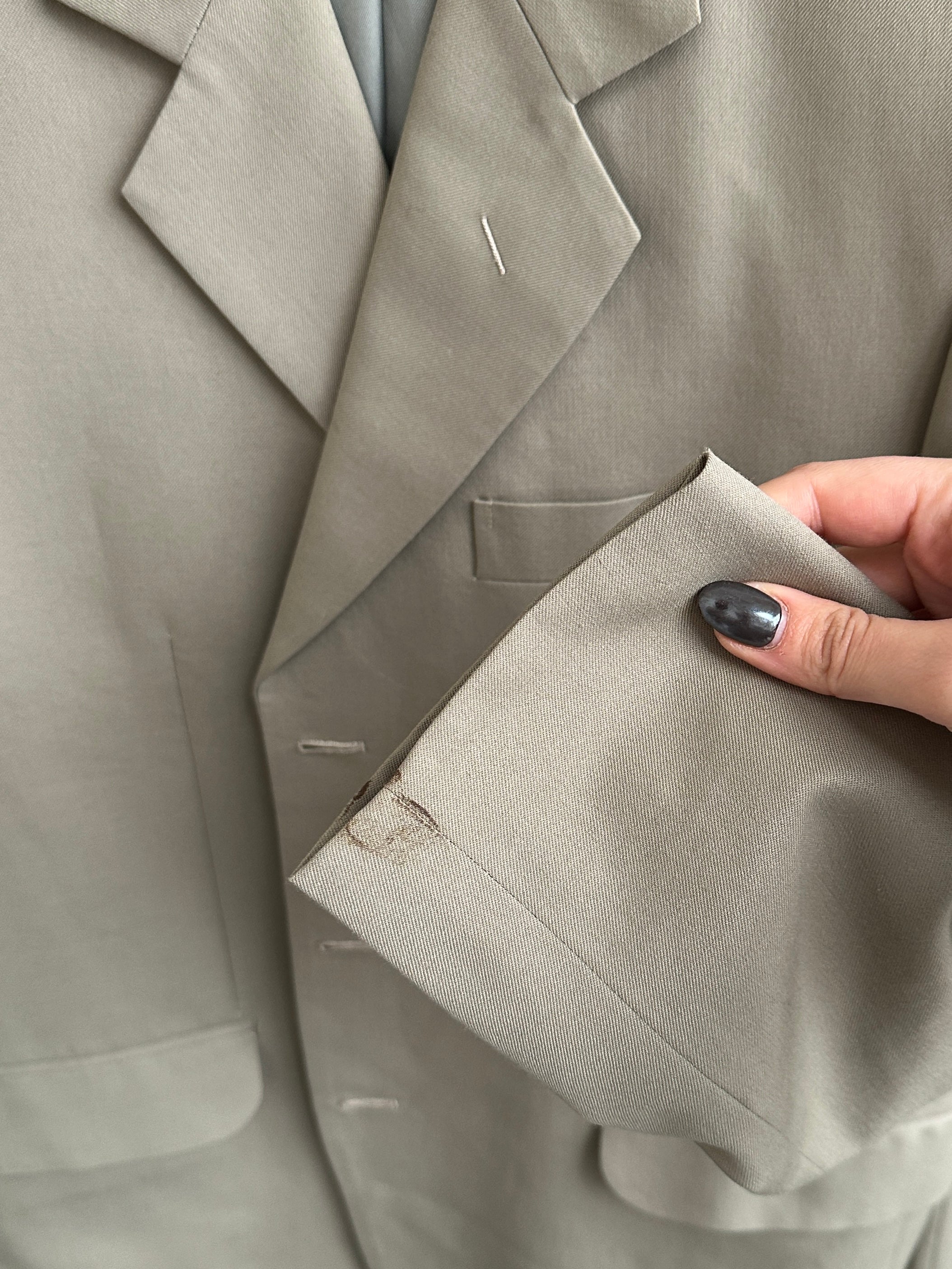 Vintage wool vintage jumpsuit with a single-breasted suit design, size 40R/W30, featuring classic tailoring and a structured fit.