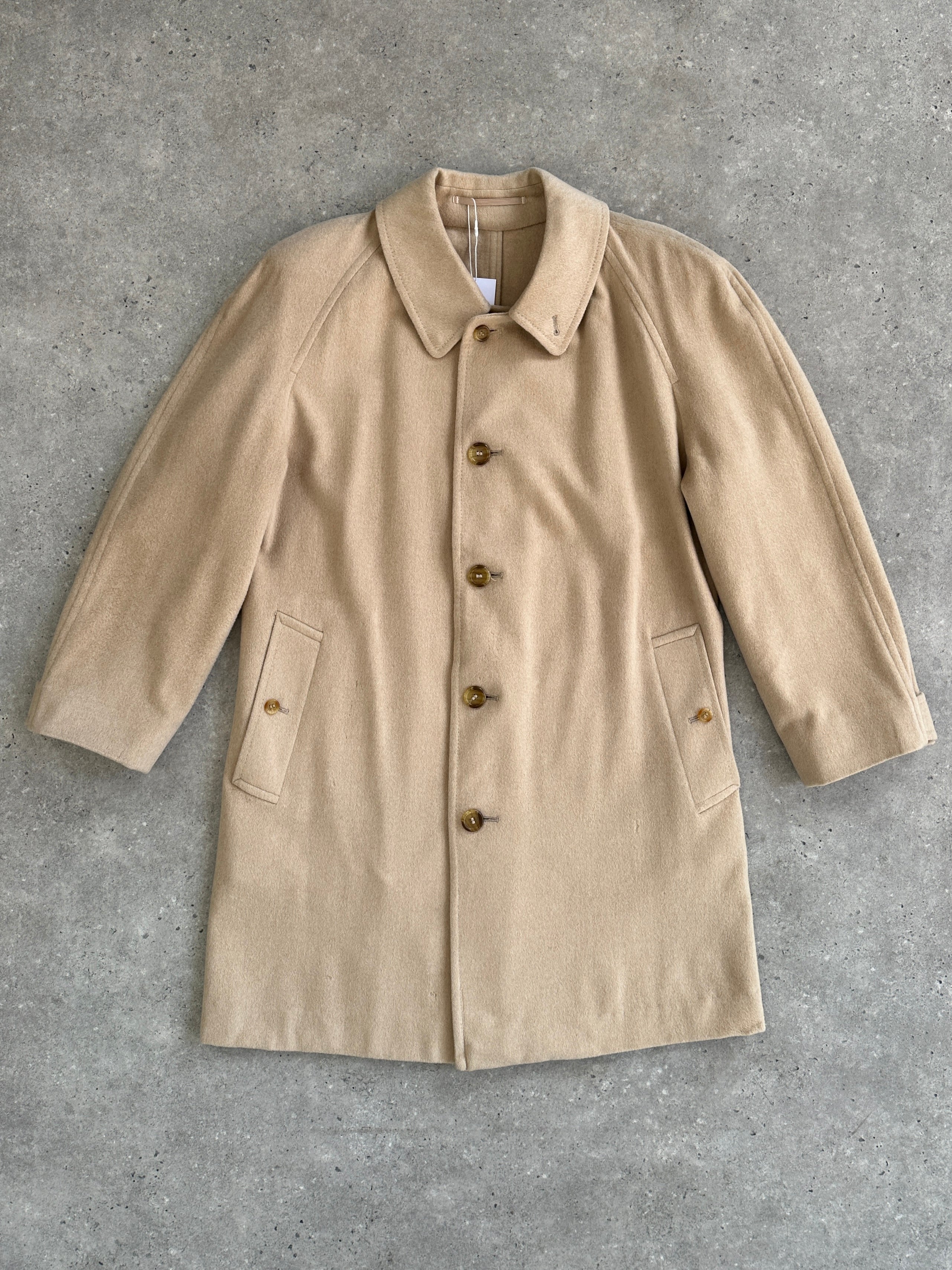 Burberry pure cashmere double-faced single-breasted coat in size L, featuring classic tailored design and neutral color.