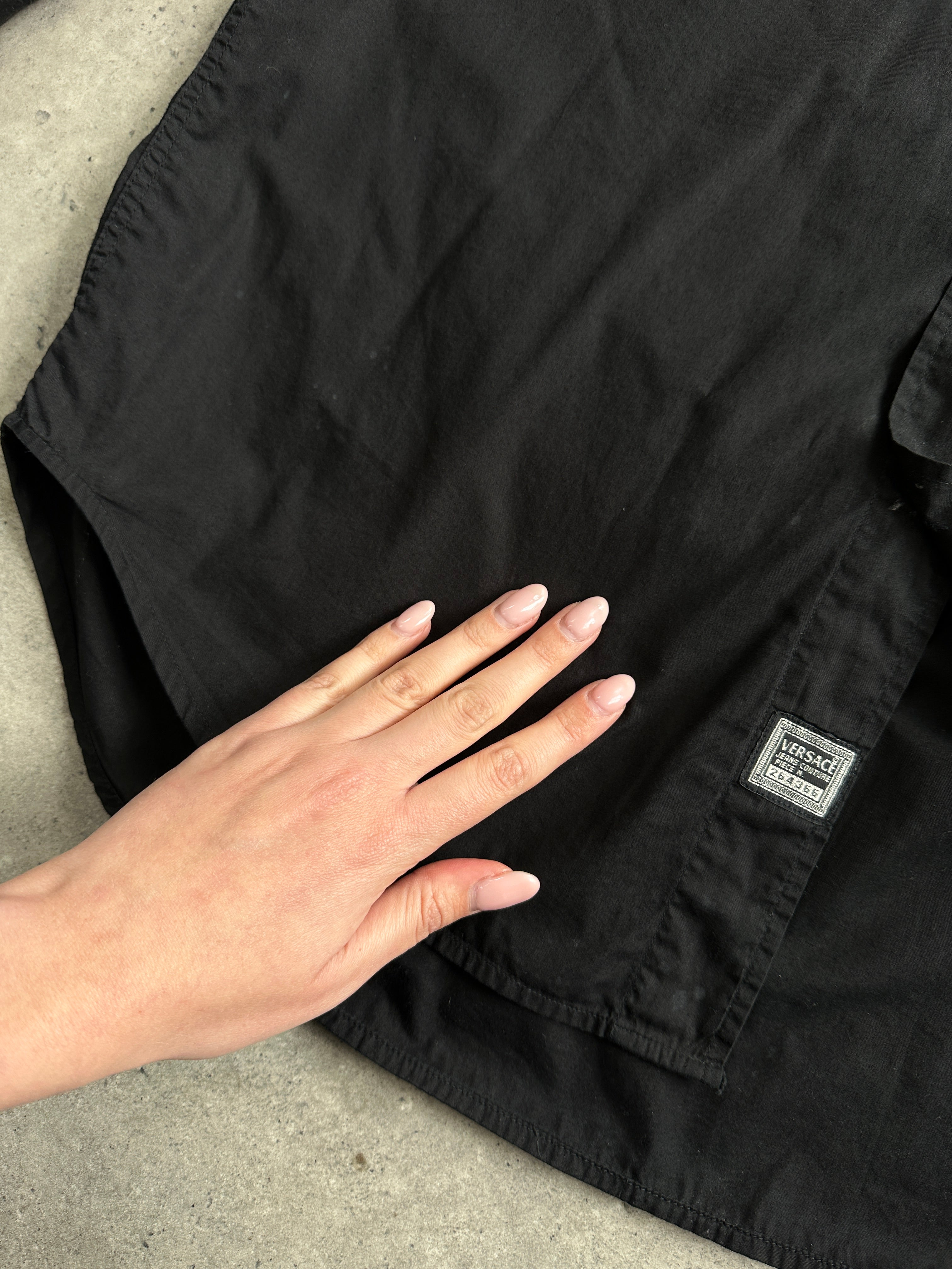 Versace Jeans Couture pure cotton logo shirt in XL, featuring a classic design with the brand's logo on the front.