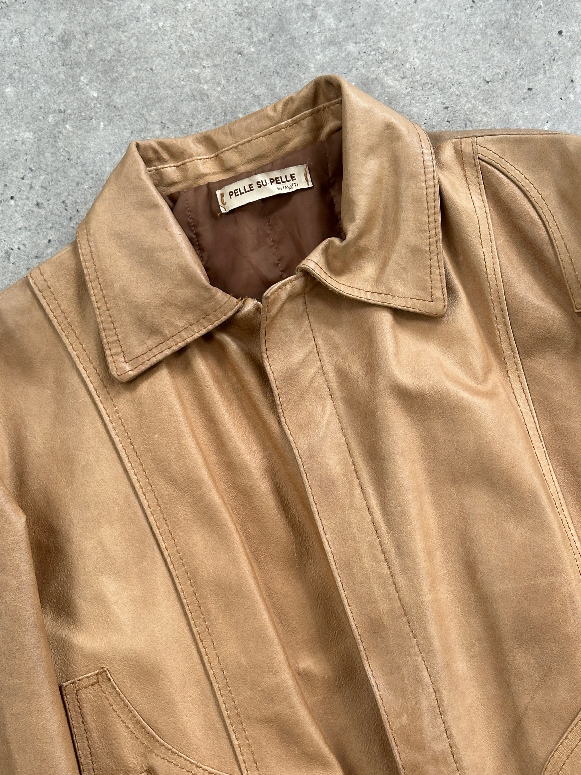 Vintage Italian leather jacket in size M/L, featuring classic distressed leather and timeless style.