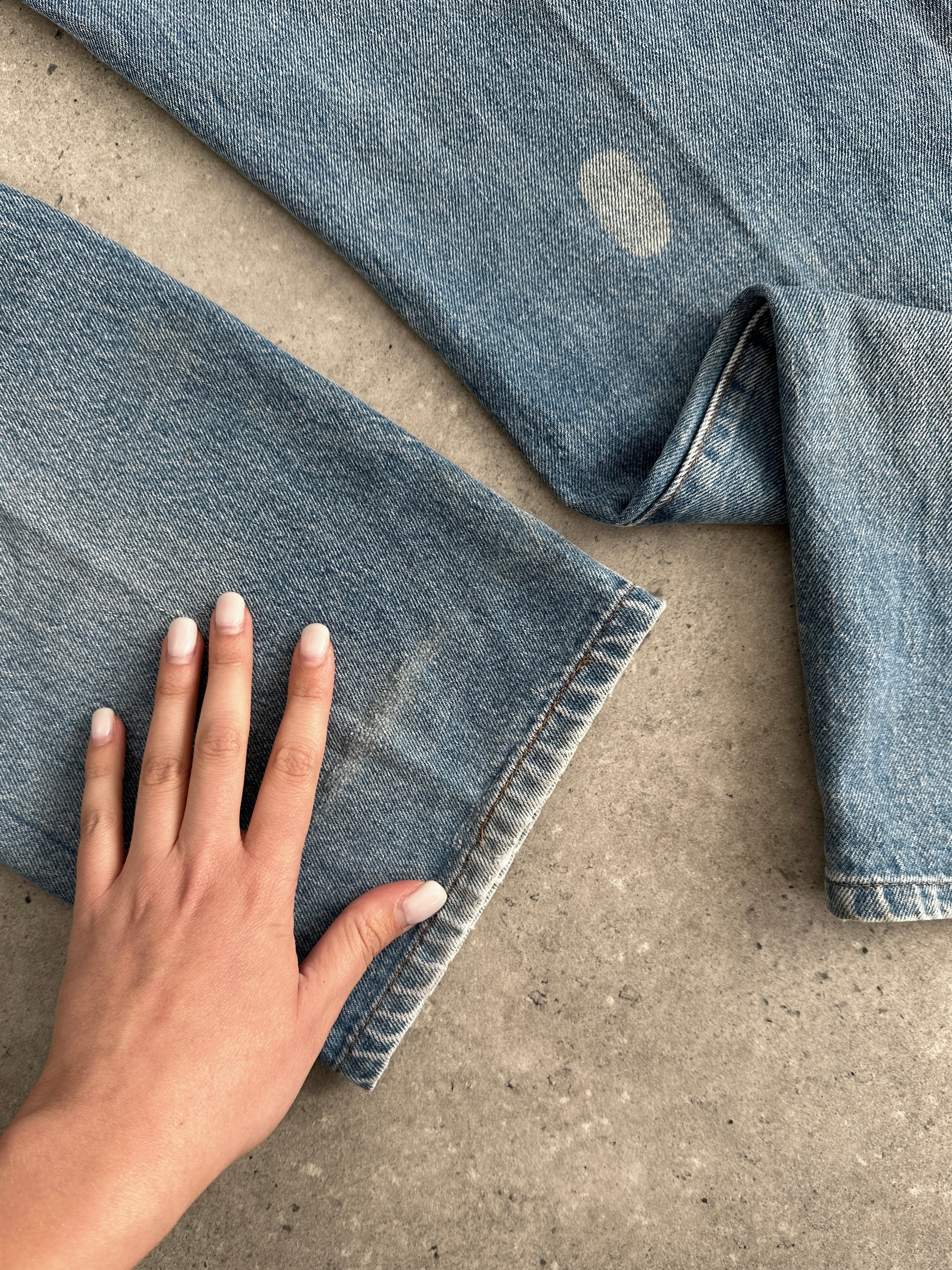 Levi’s faded straight leg denim jeans in size W32, showcasing a relaxed fit and classic denim texture.