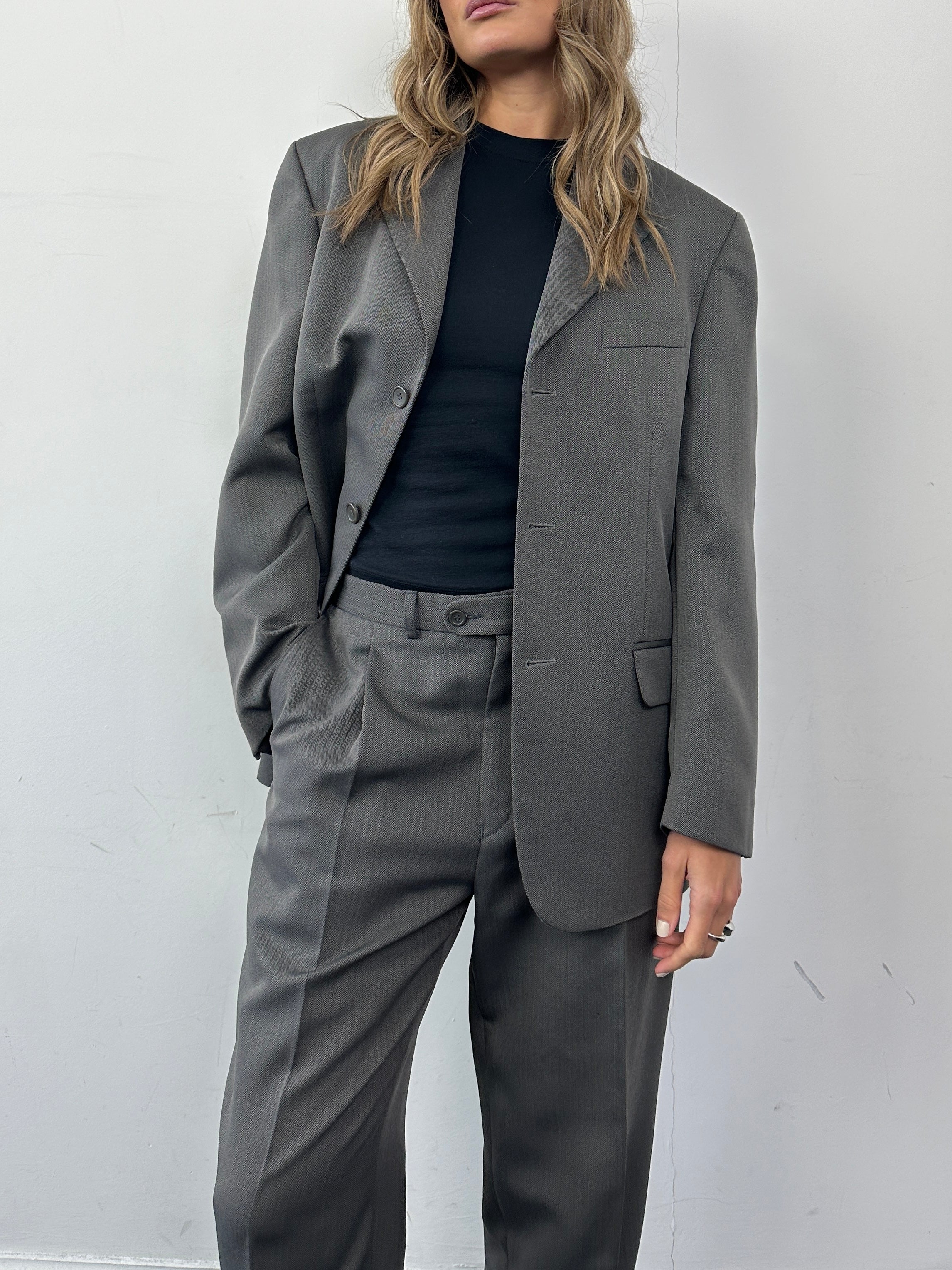 Vintage herringbone single-breasted jumpsuit suit in size 38R/W32, featuring classic tailored design and vintage fabric details.