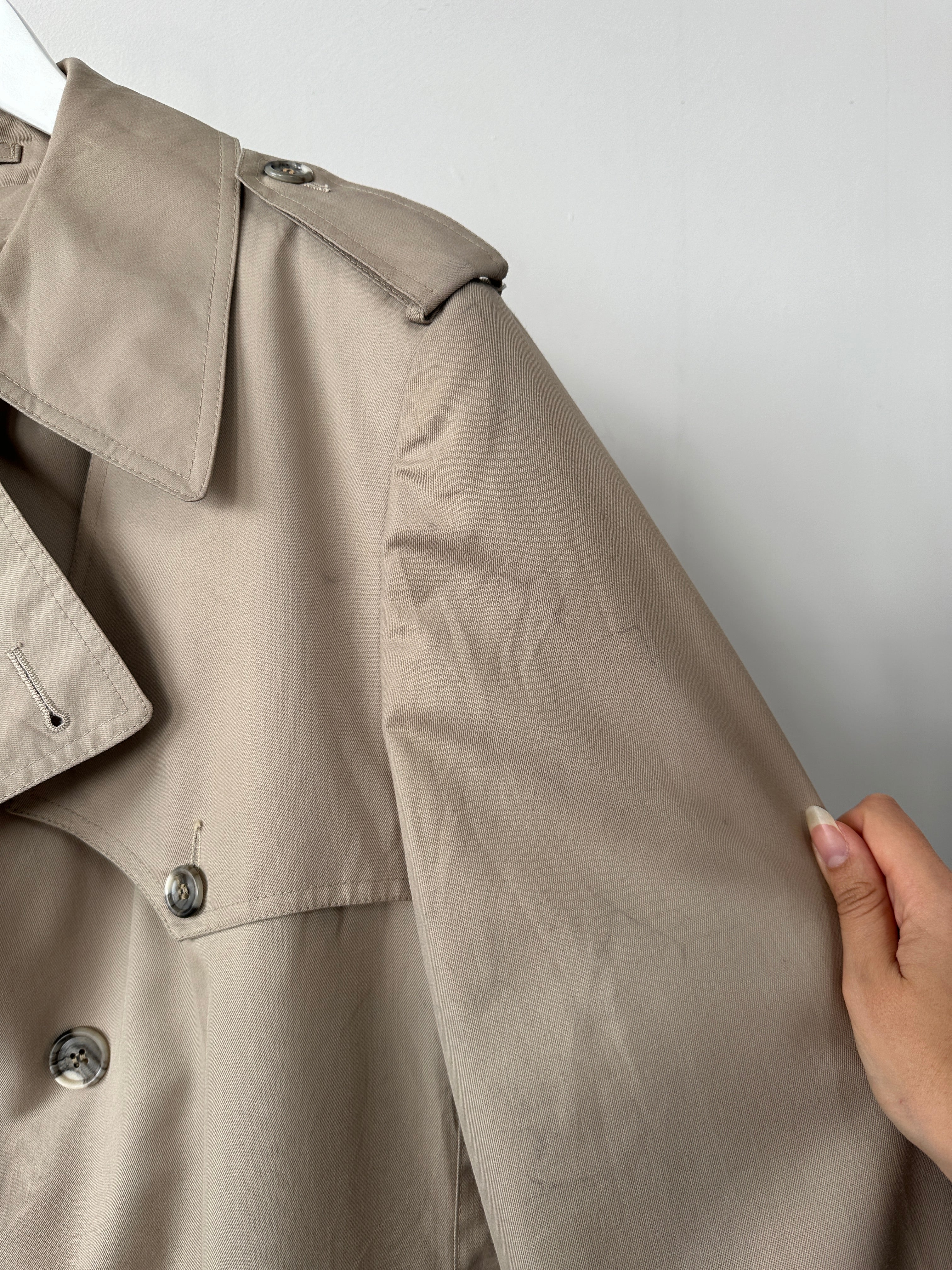 Christian Dior double-breasted trench coat in XL/XXL, featuring classic design, button details, and stylish tailored fit.