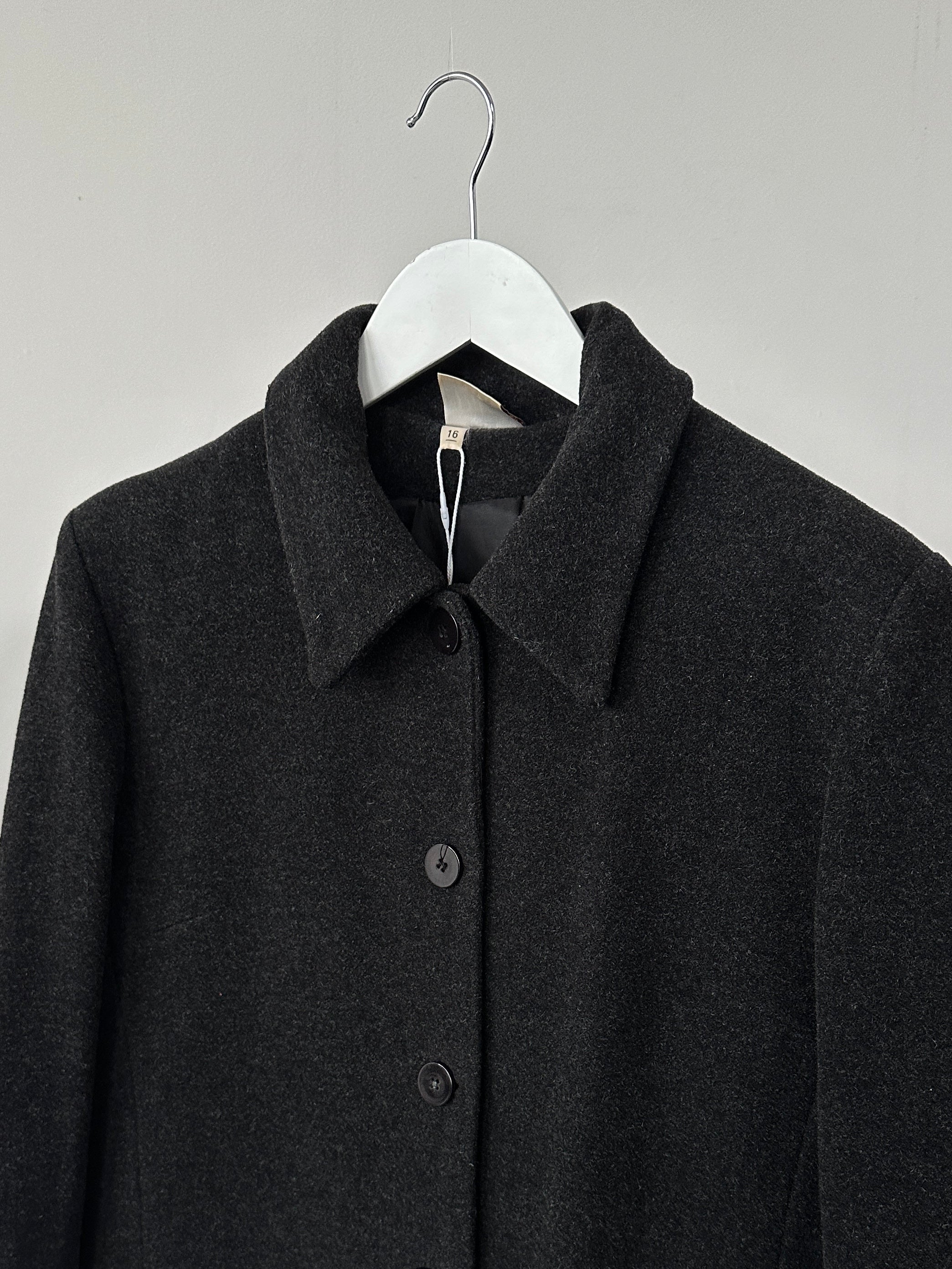 Vintage wool floor-length coat, single-breasted design in size M, stylish and warm outerwear for cold weather.