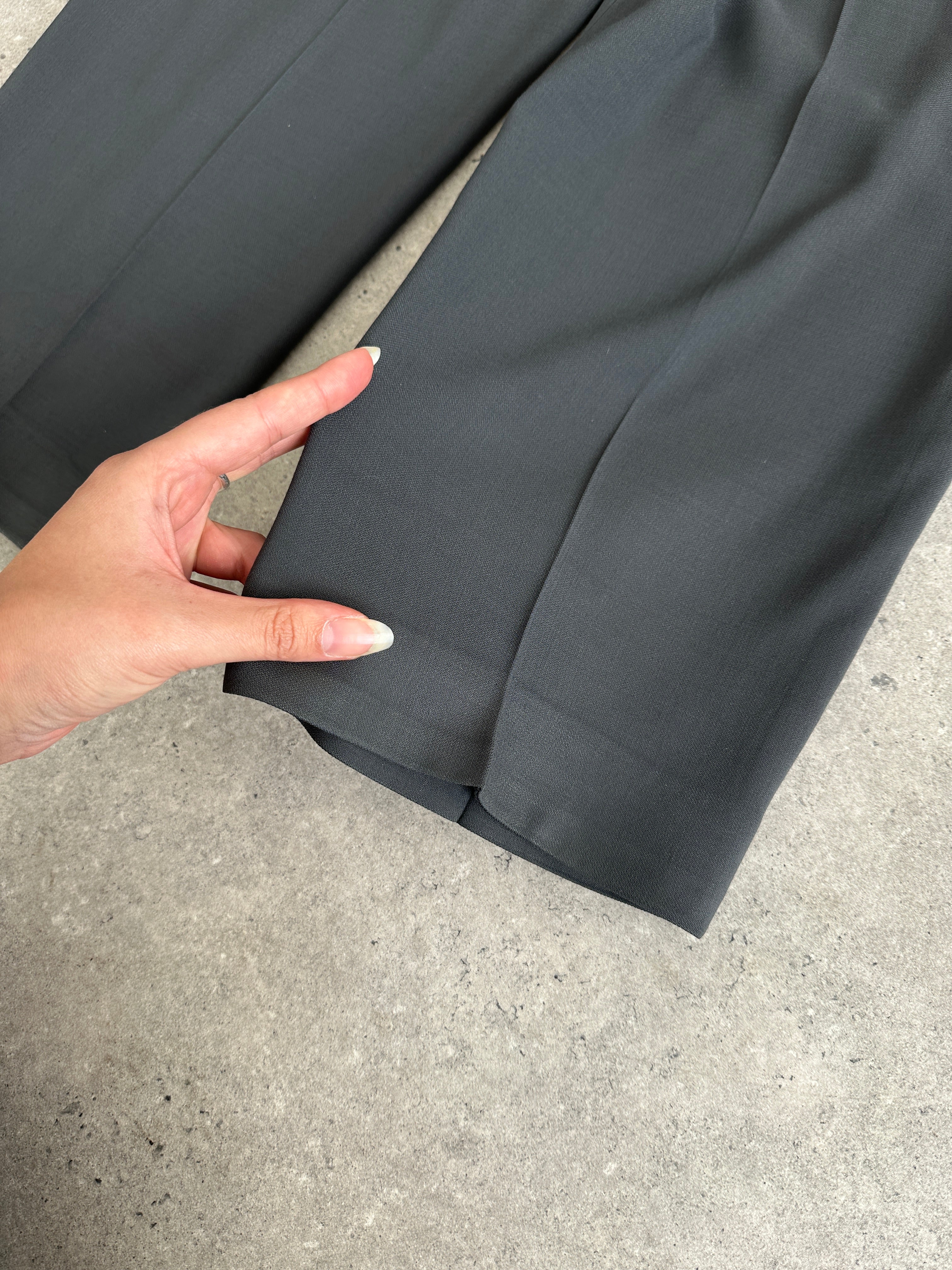 Giorgio Armani Le Collezioni wool relaxed single-breasted suit jumpsuit in size 42R/W34, tailored fit, dark navy color.