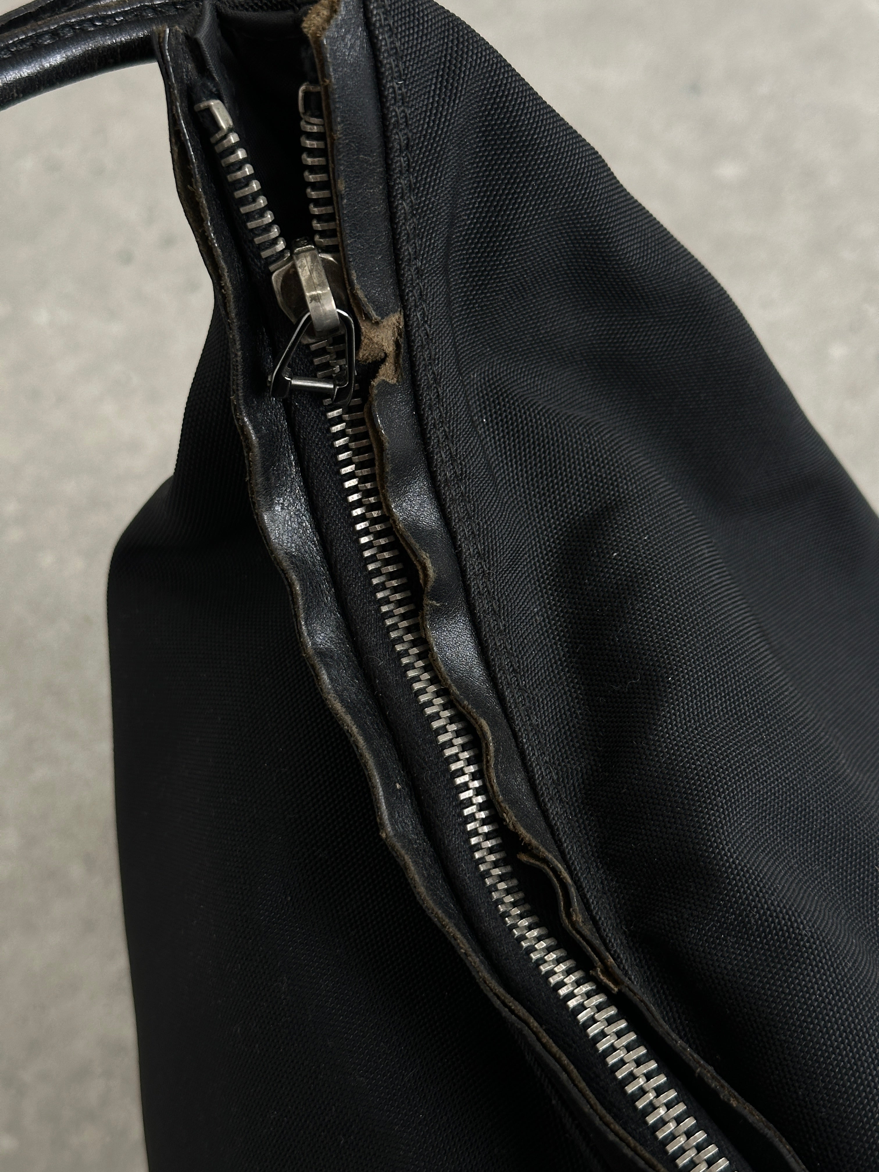 Gucci 1990s Tom Ford canvas and leather hobo shoulder bag with slouchy design and adjustable strap.