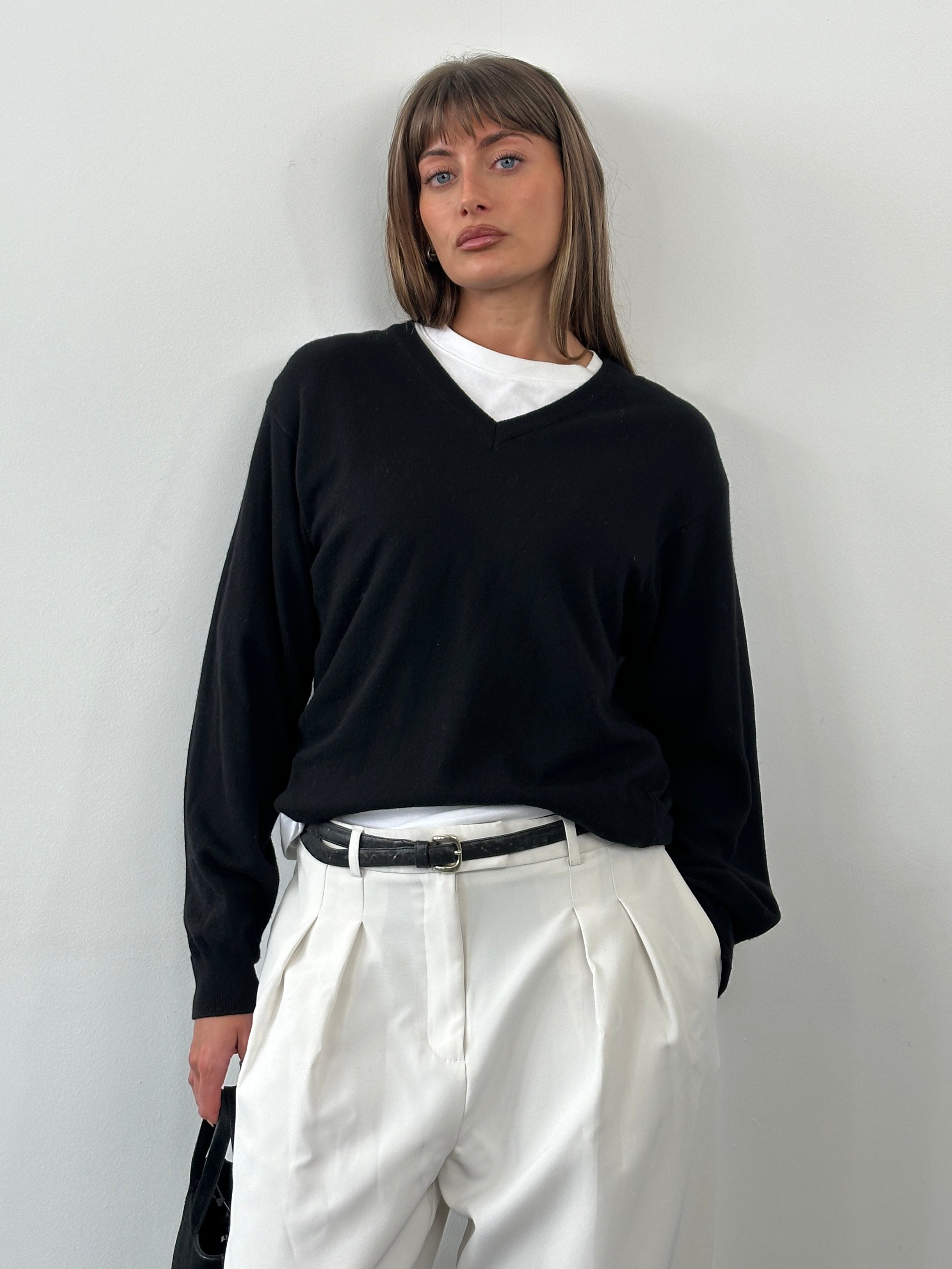 Vintage Italian cashmere silk V-neck jumper in size M, soft and luxurious knit featuring a classic design and fine craftsmanship.