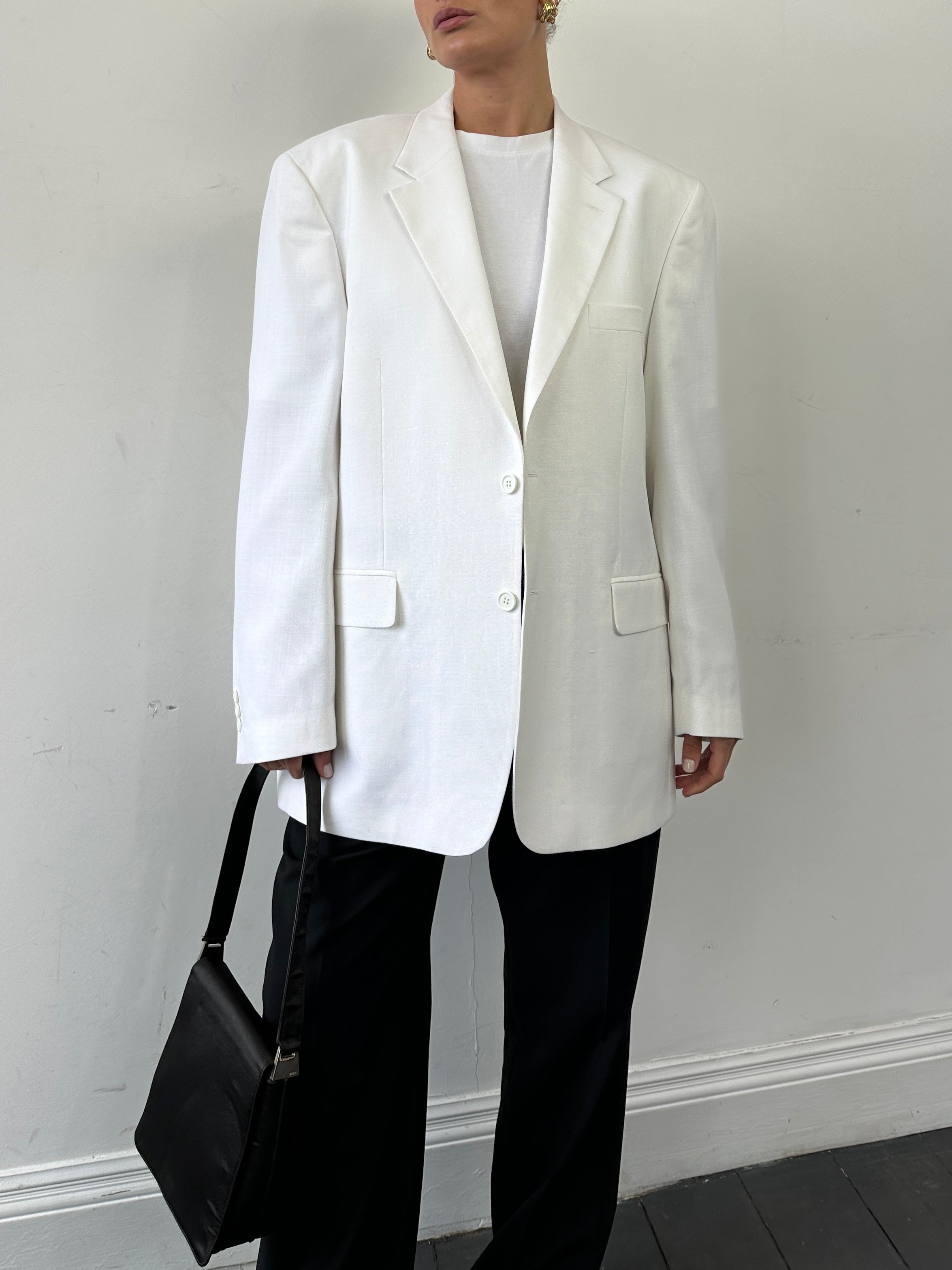Vintage modal single-breasted blazer in size 46R/XXL, tailored fit with classic lapels and button closure.