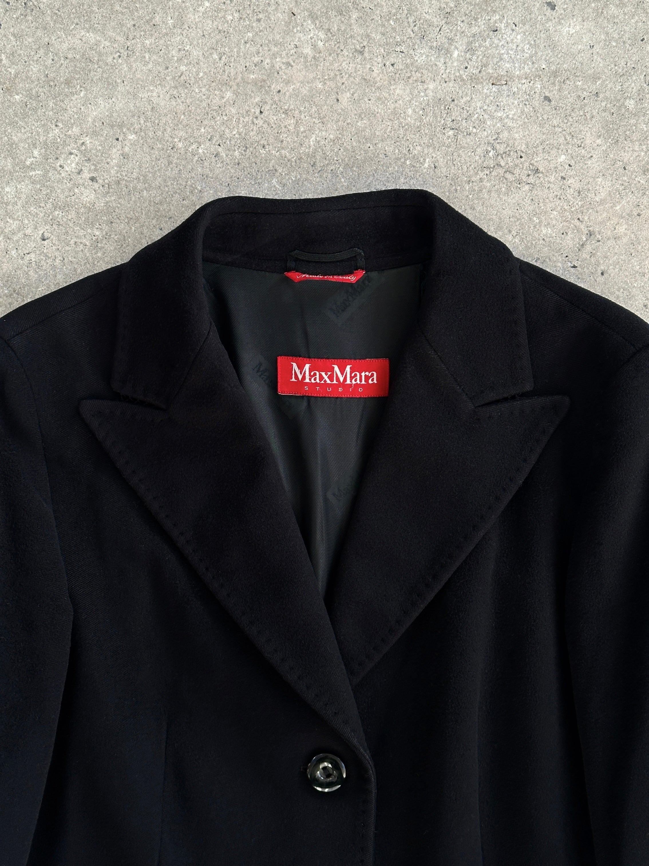 Max Mara Studio pure virgin wool single-breasted coat in size M/L, tailored fit with classic lapel and sleek design.