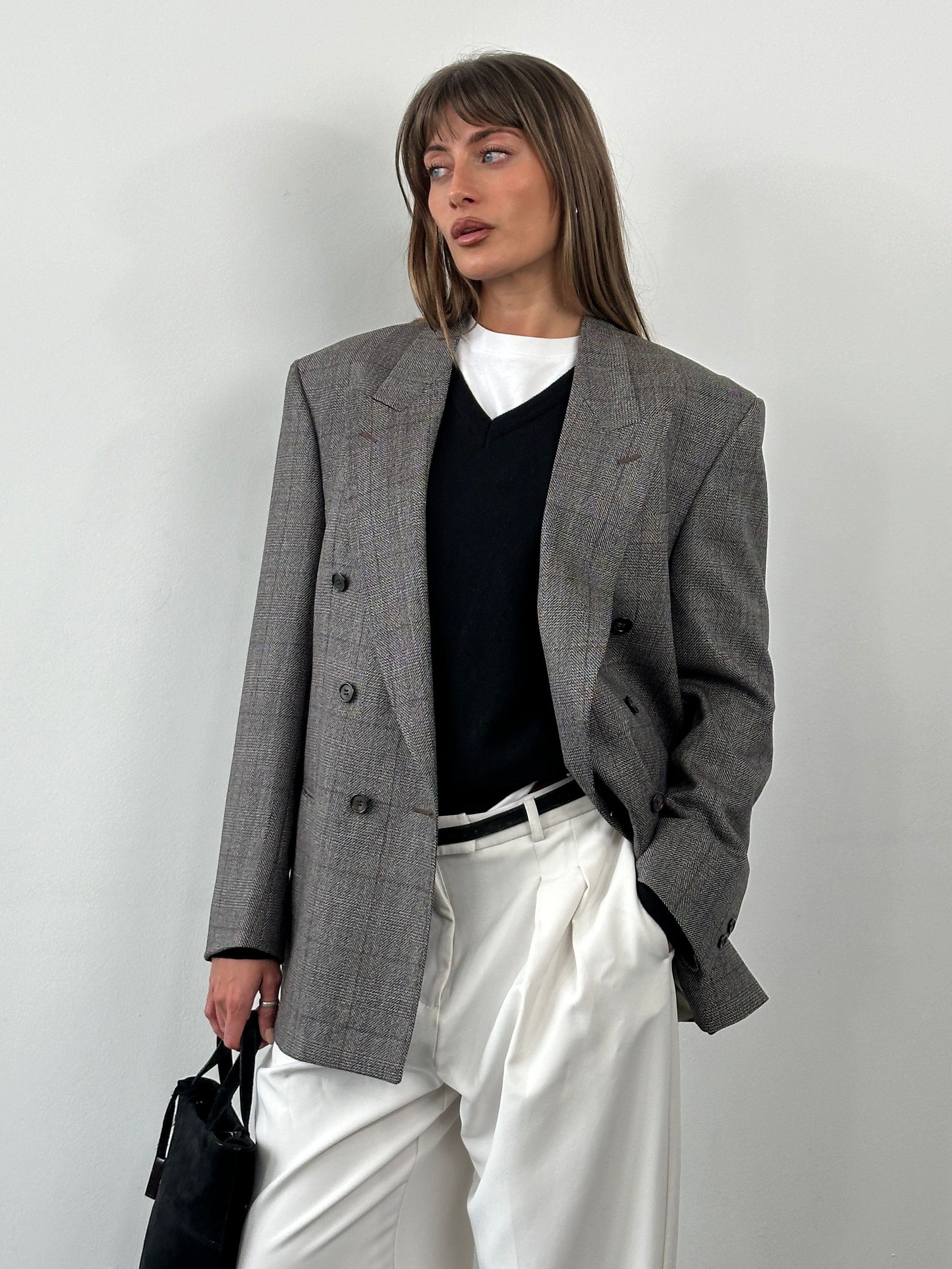Vintage Italian cashmere silk V-neck jumper in size M, soft beige color, featuring a cozy, luxurious knit texture.