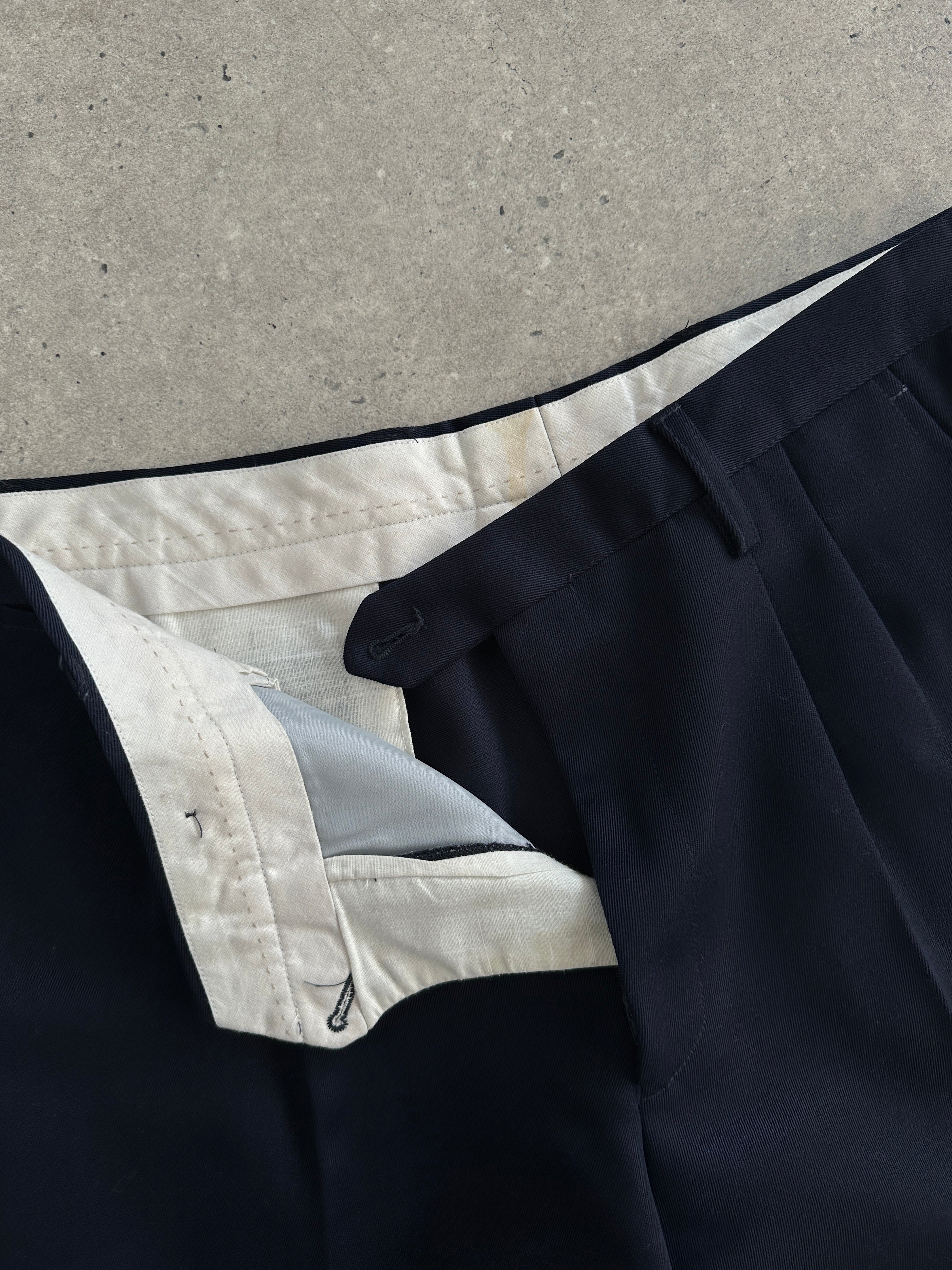 Italian Vintage pure wool tailored trousers in size W32, featuring classic design and high-quality fabric.