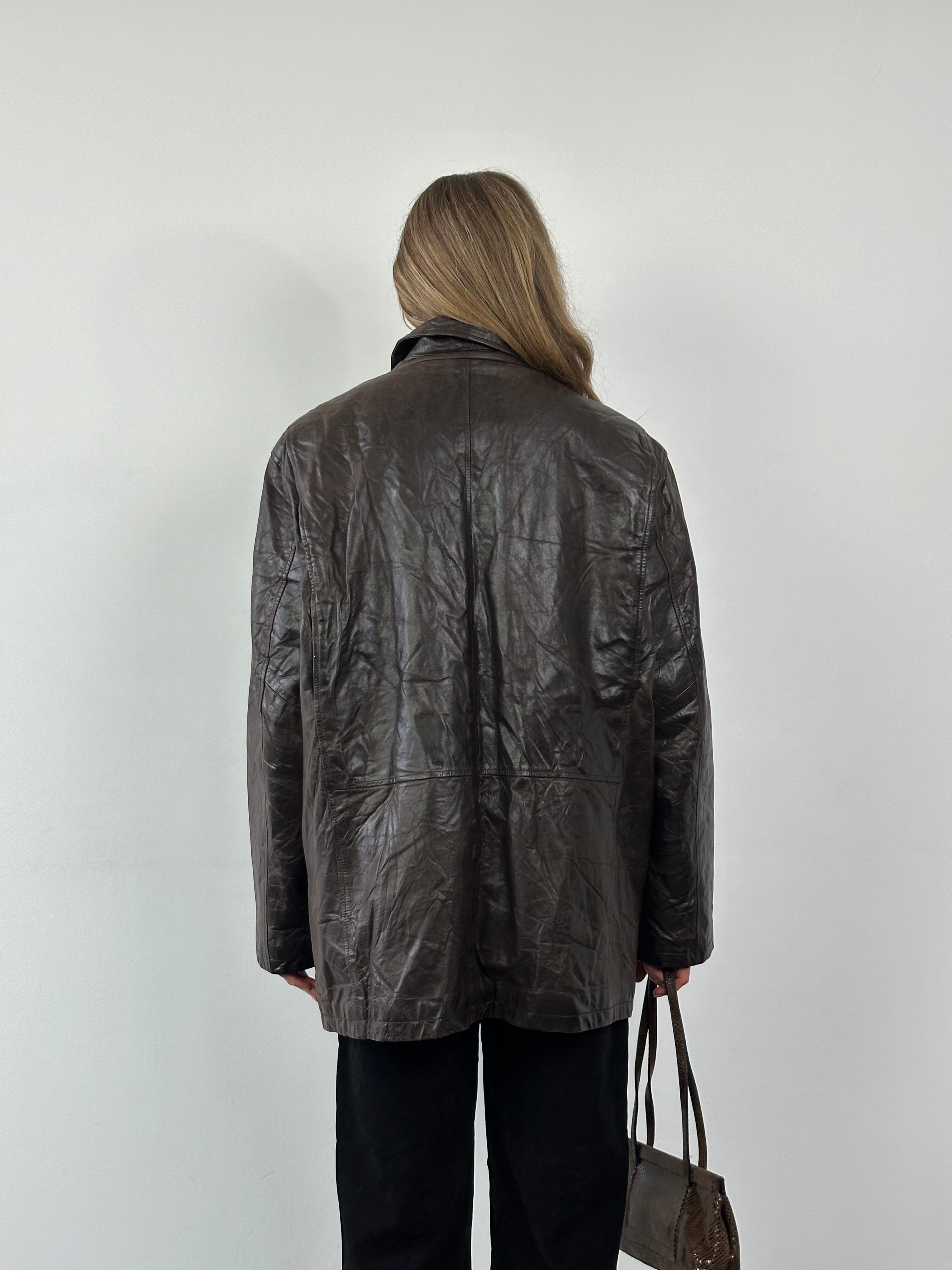 Vintage crinkled leather jacket in XL size, featuring rugged texture and classic design, perfect for vintage style enthusiasts.