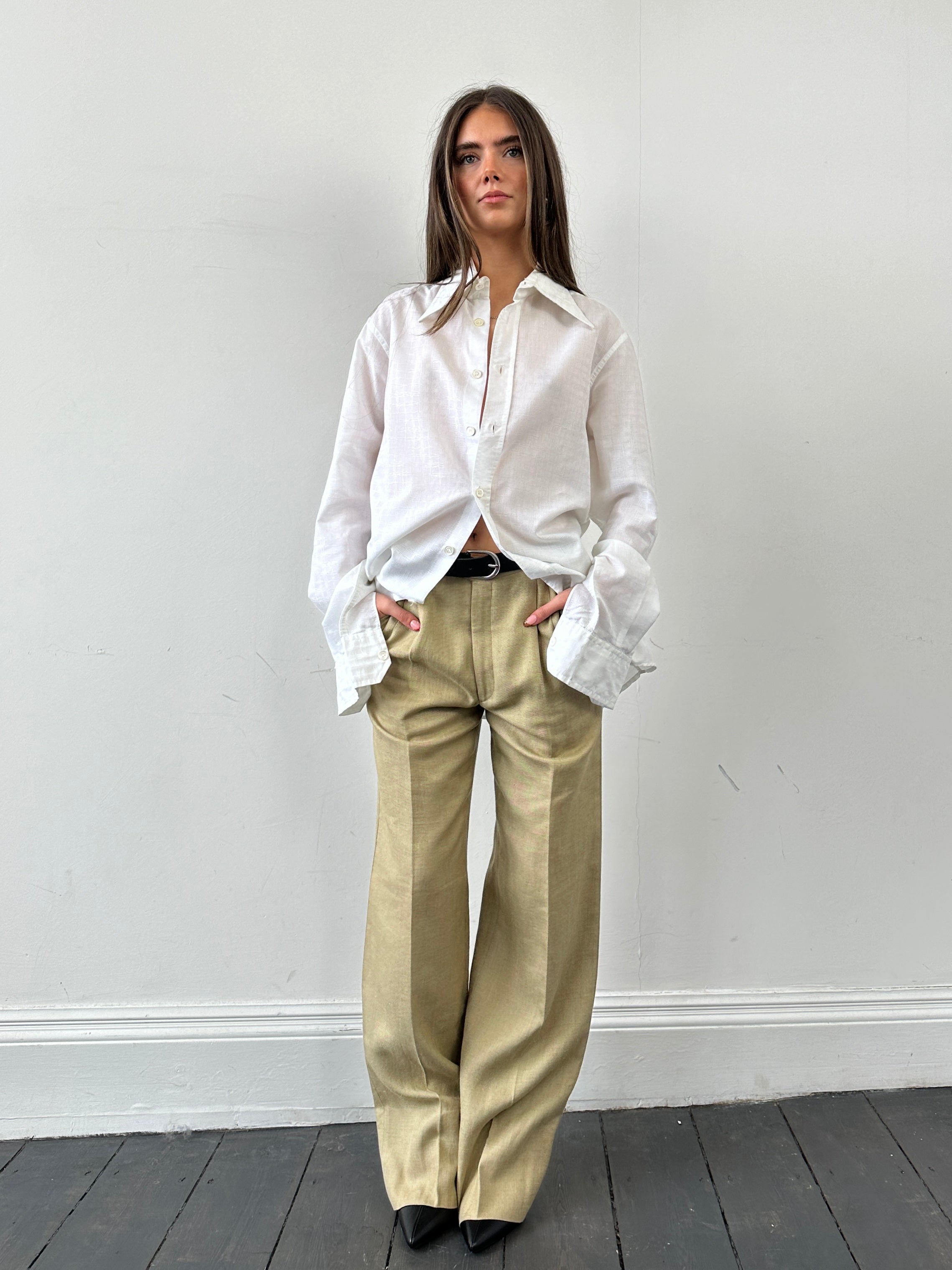 Vintage Italian cotton dagger collar shirt in size S/M, featuring a classic design with a vintage-inspired style.