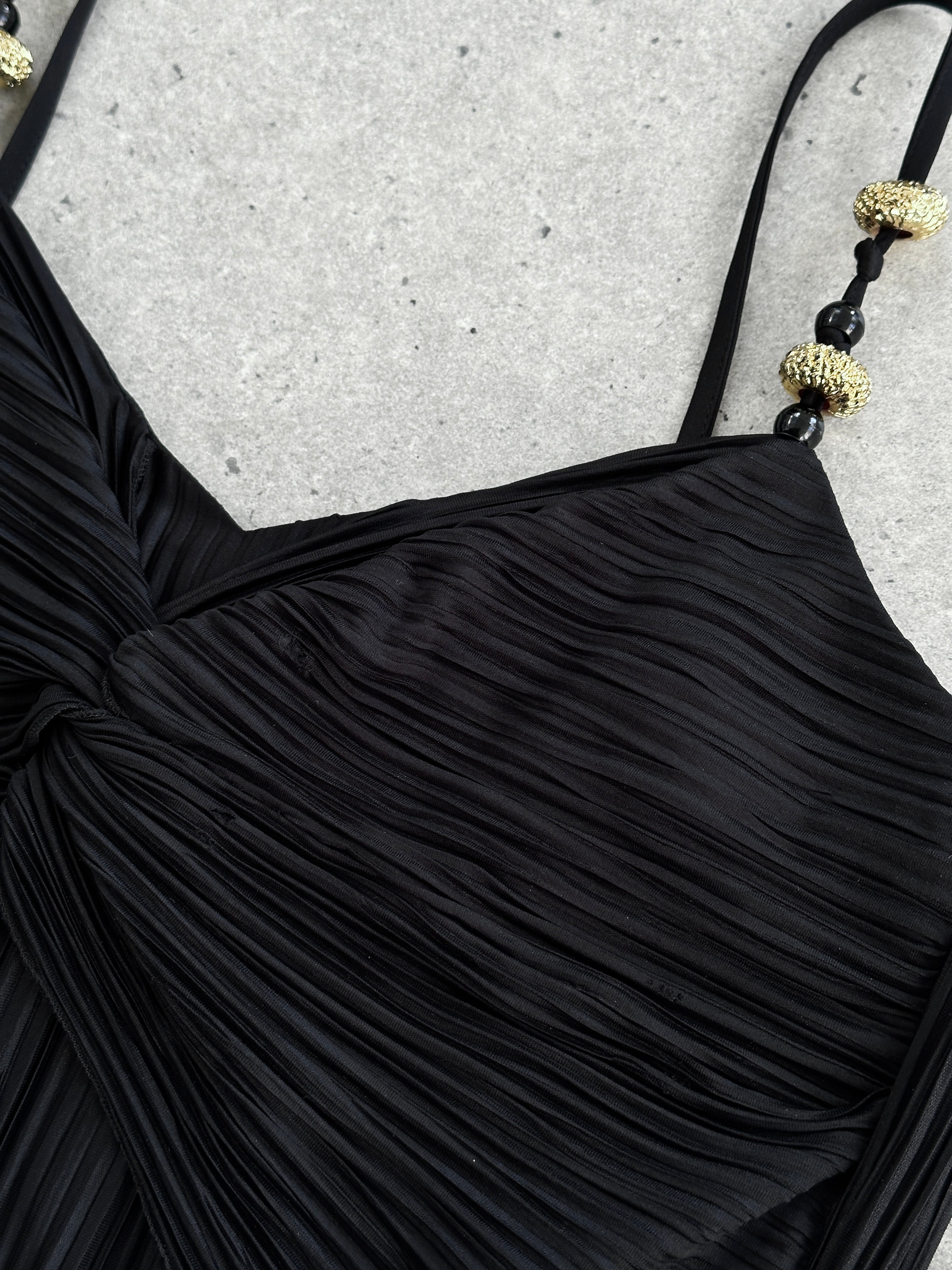 Vintage plisse maxi dress in M/L size, flowing fabric with pleated design, showcasing elegant boho style and vintage charm.