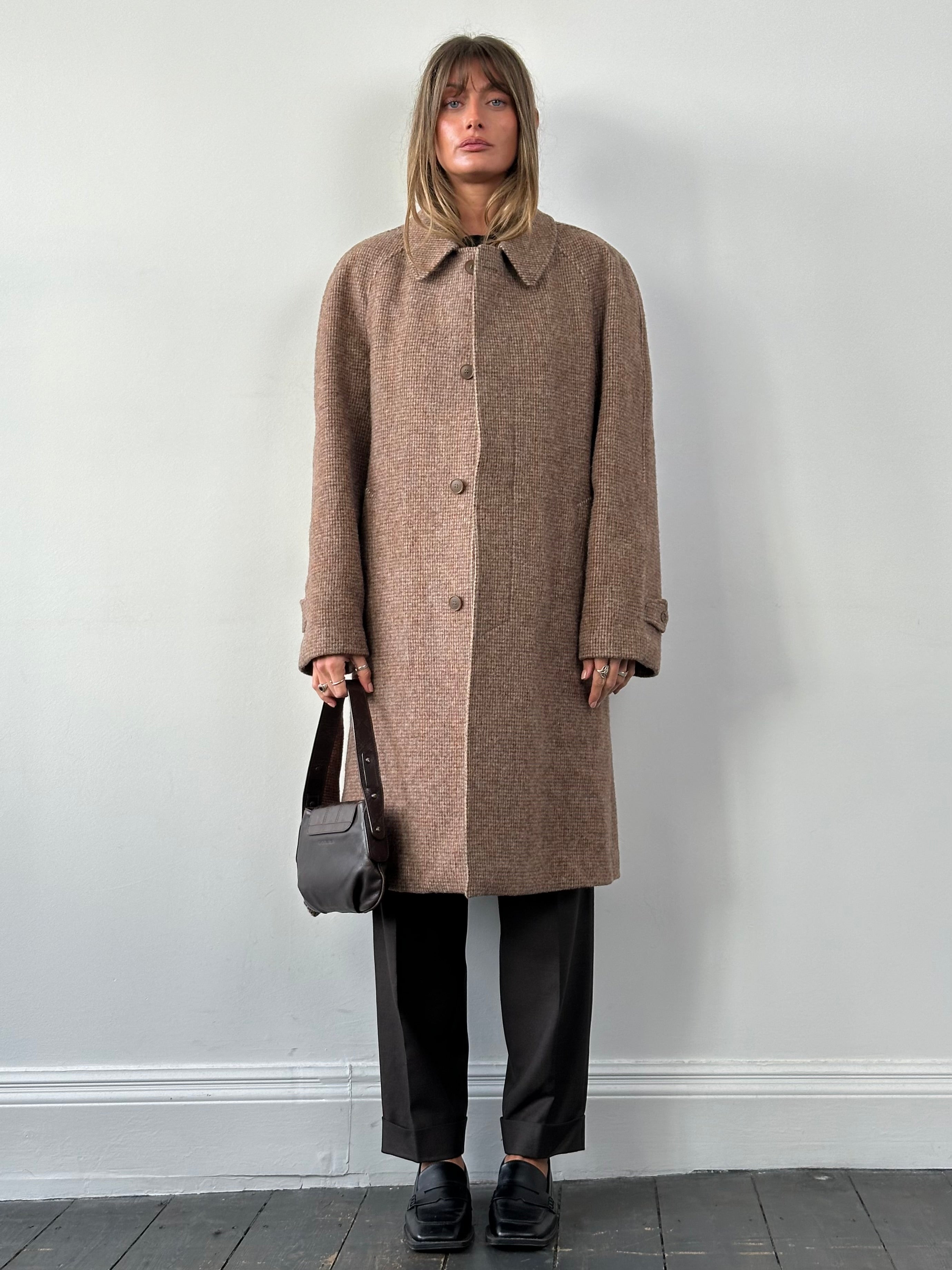 Vintage Italian vintage pure wool check coat with belted waist, single-breasted design in size L/XL.