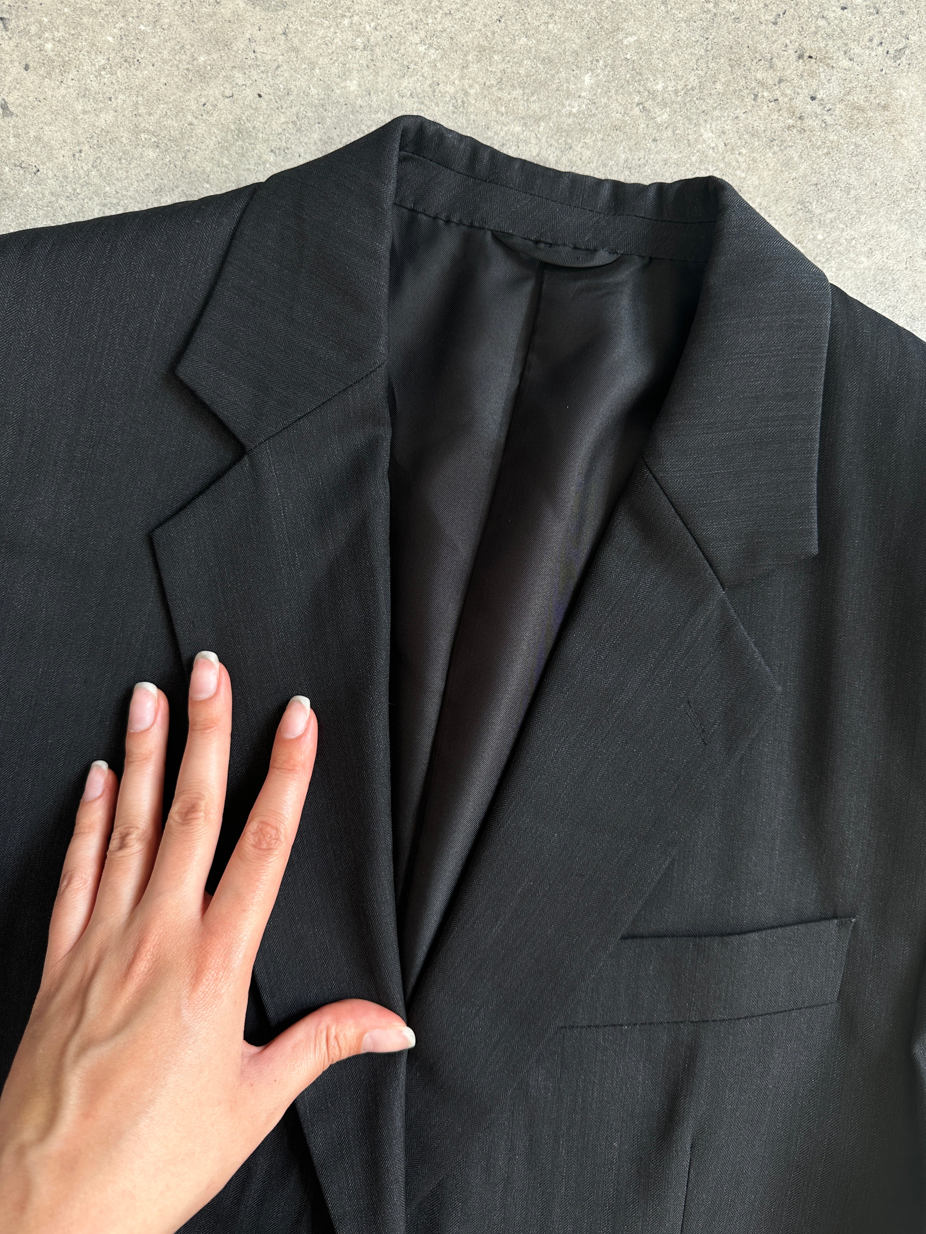 Vintage wool blazer in XL/XXL, single-breasted style with classic lapels and tailored fit, displayed on a neutral background.