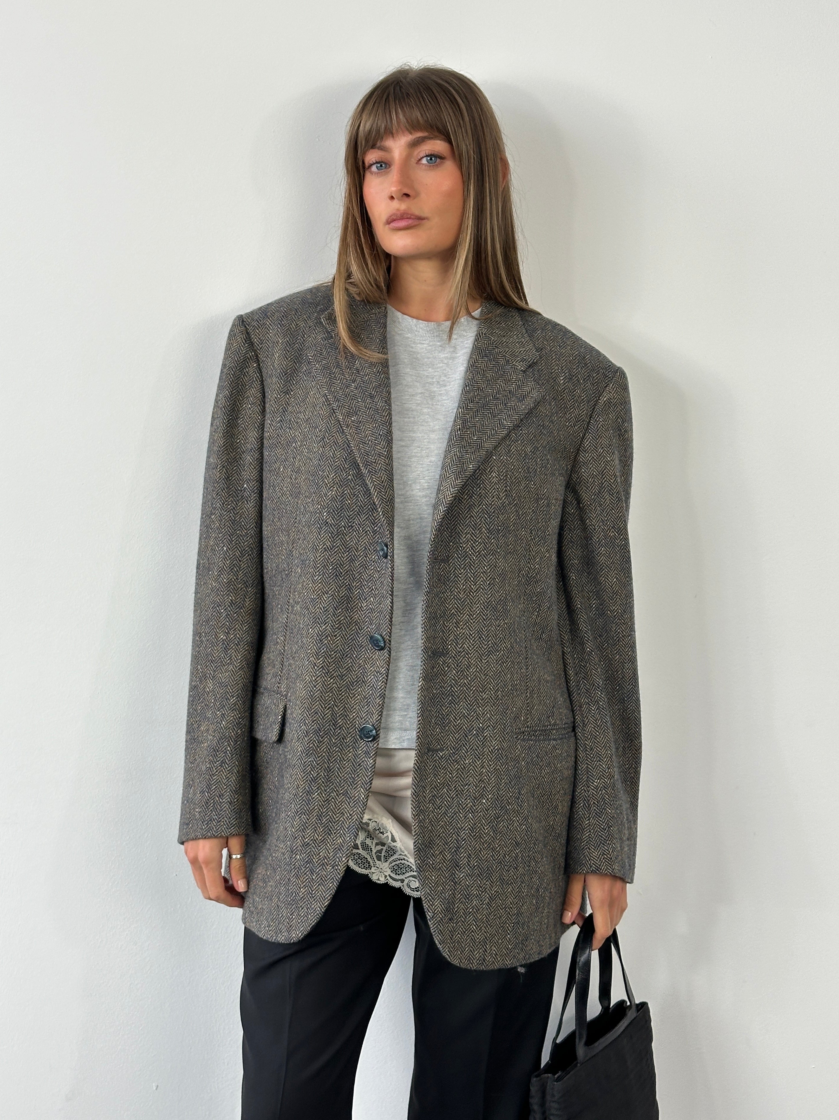 Burberry 1990s herringbone wool blazer in size 42R/XL, single-breasted design with classic tailored fit.