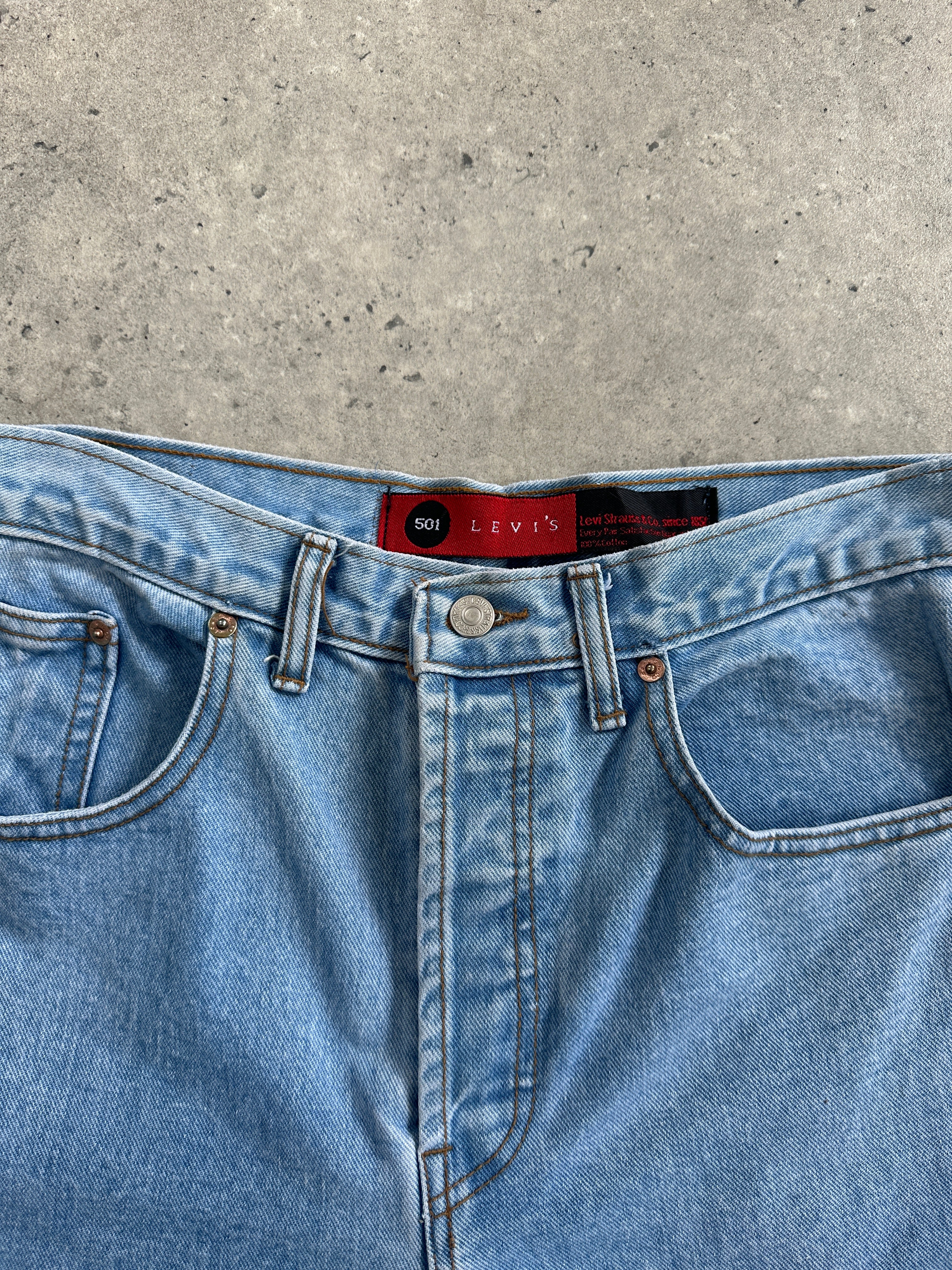 Levi’s 501 light wash straight leg denim jeans, W30, showing classic five-pocket style and relaxed fit on a hanger.