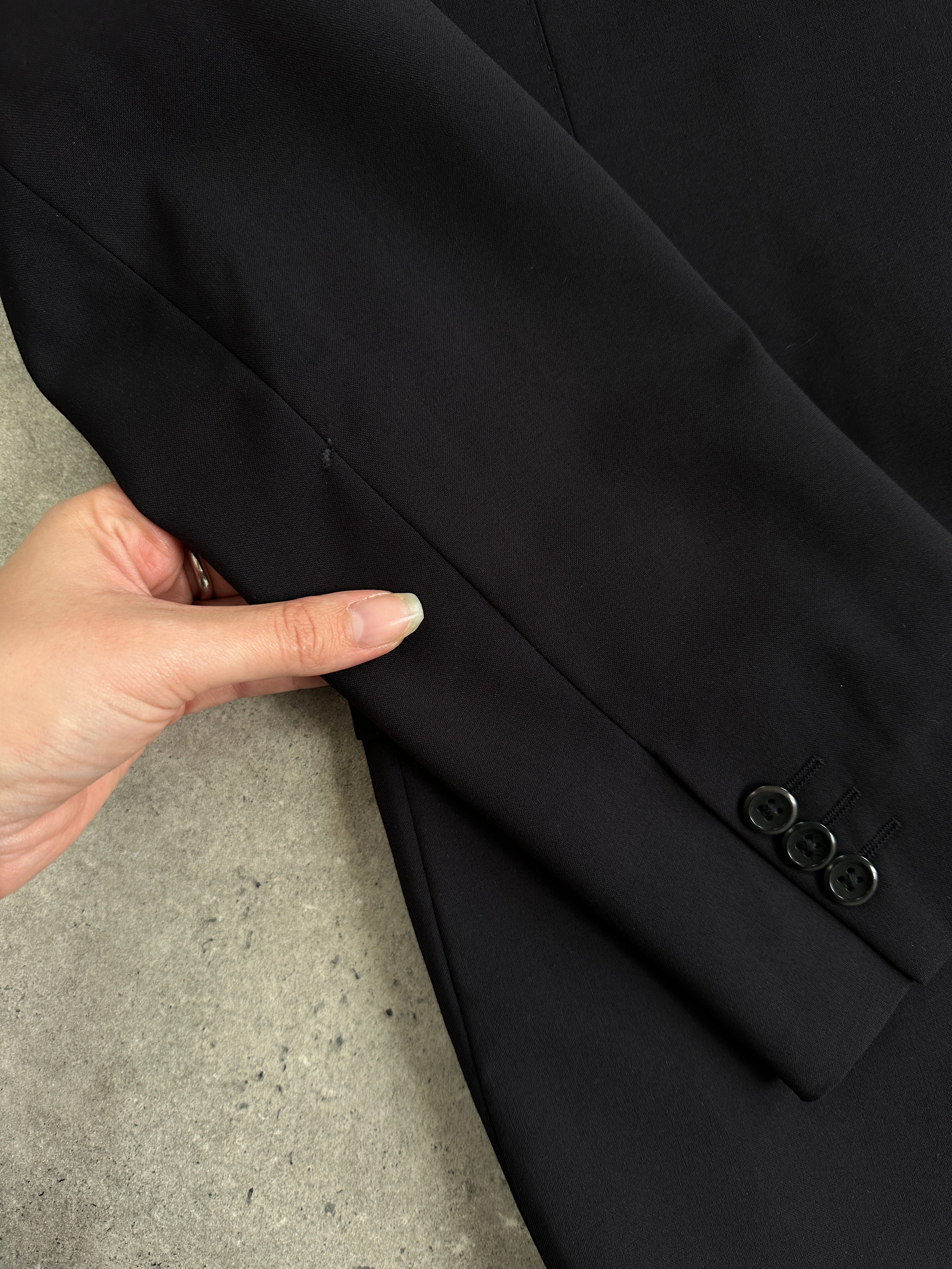 Armani Collezioni men's pure wool single-breasted blazer in size 42R/L, tailored fit, dark navy color, front view.