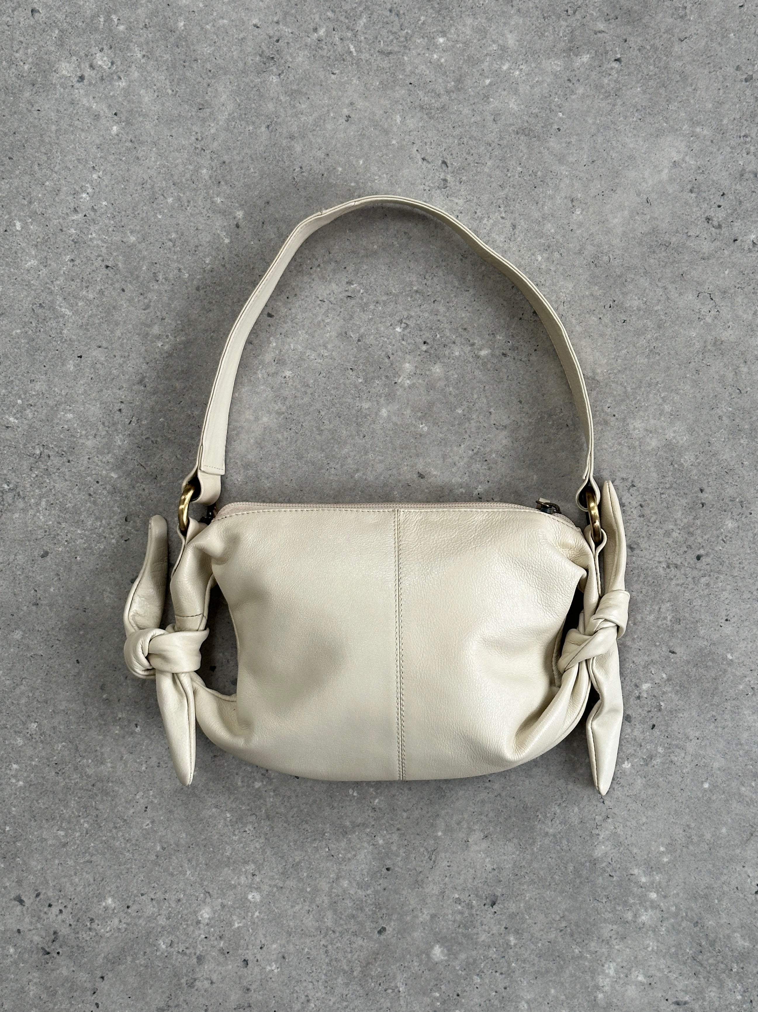 Vintage soft leather knot shoulder bag with a classic design and adjustable strap, perfect for everyday carry.