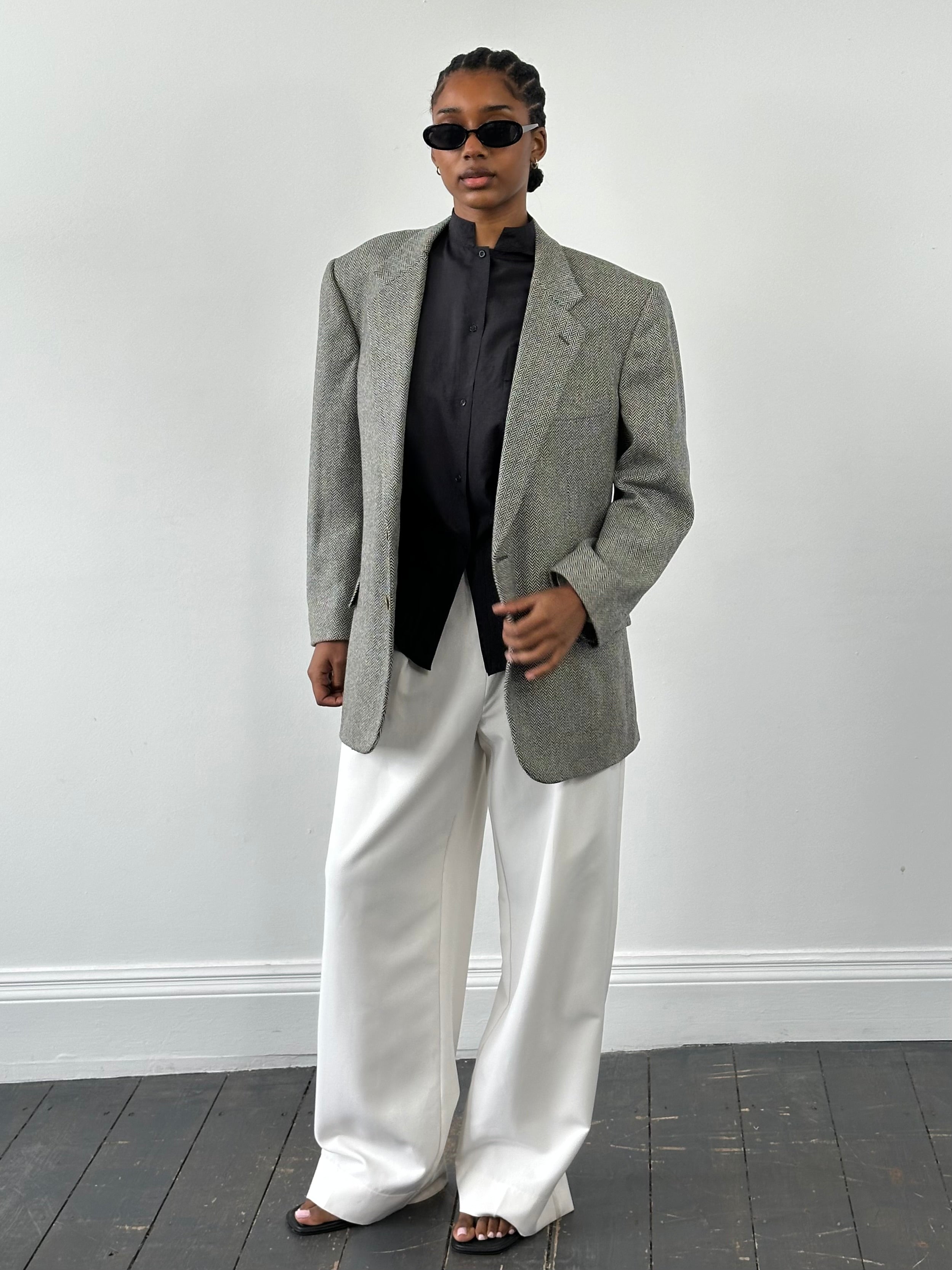 Burberry 1990s herringbone wool blazer, single-breasted with notch lapels, in size 42R/L, classic men's tailored jacket.